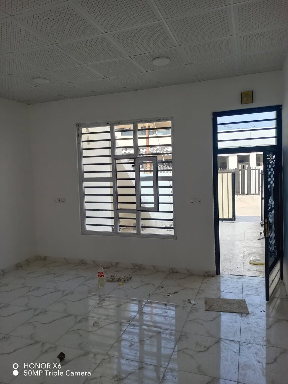 رقم الاعلان 2550
#دارللبيع 100م
كركوك بنجاعلي قريب جامع رقيب
#مكونات (غرفة نوم مطبخ استقبال وصحيات وكراج سيارة)
نظام دكت
فول سيراميك
فرع صب
ماي حلو بين يوم ويوم
قريب من سوق
قريب من مدرسة
فرع عريض
#سعر 40مليون وبي مجال
📲 *********** واتساب
📲 *********** واتساب
#مكتب_الباخرة_للعقار
عنوان المكتب سايتين بنجاعلي قرب جامع البخاري
******نرحب بكم *******

نص مكتوب في الصور:
- HONOR X6
- 50MP Triple Camera