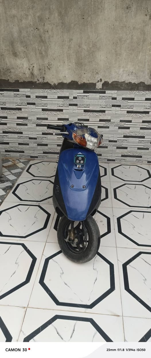 ذبانه ساسوكي رياضي للبيع السعر 350 
 وبيها مجال ذبانه نضيفه  الي الريدها
لتواصل هاذه الرقم ***********

نص مكتوب في الصور:
- CAMON 30  23mm f/1.8 1/493s ISO52
- CAMON 30 23mm f/1.8 1/299s ISO50
- CAMON 30 • 23mm f/1.8 1/299s ISO50
- CAMON 30 • 23mm f/1.8 1/321s ISO50
- CAMON 30 • 23mm f/1.8 1/394s ISO50
- CAMON 30  23mm f/1.8 1/394s ISO50