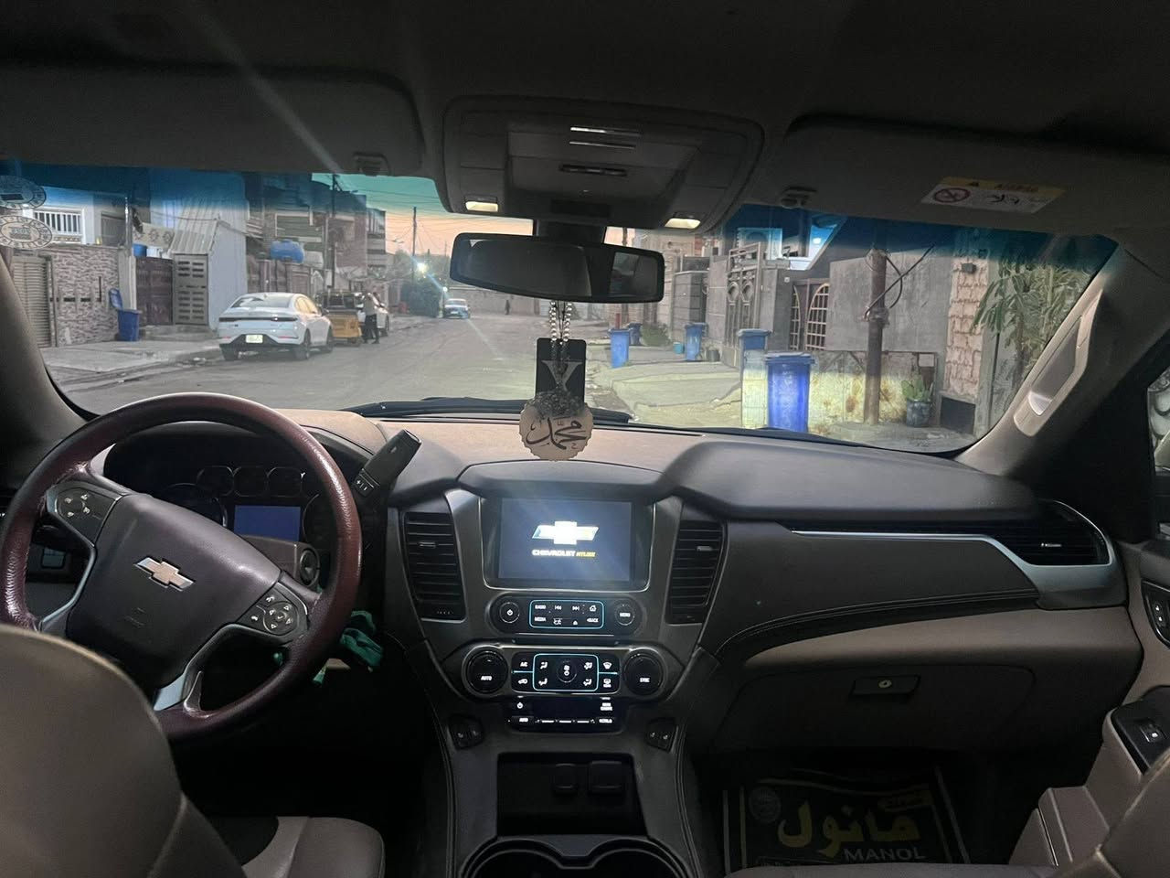 تاهو موديل 2019 LT
فور ويل 

خليجي بيهه جاملق الايسر مصلح
مانع ازلاق 

تحكم ستيرن 

تبريد ثلج

كامره خلفيه 

سياره بسمي تحويل ثاني يوم 

السعر  340 بيهه مجال قليل
***********

