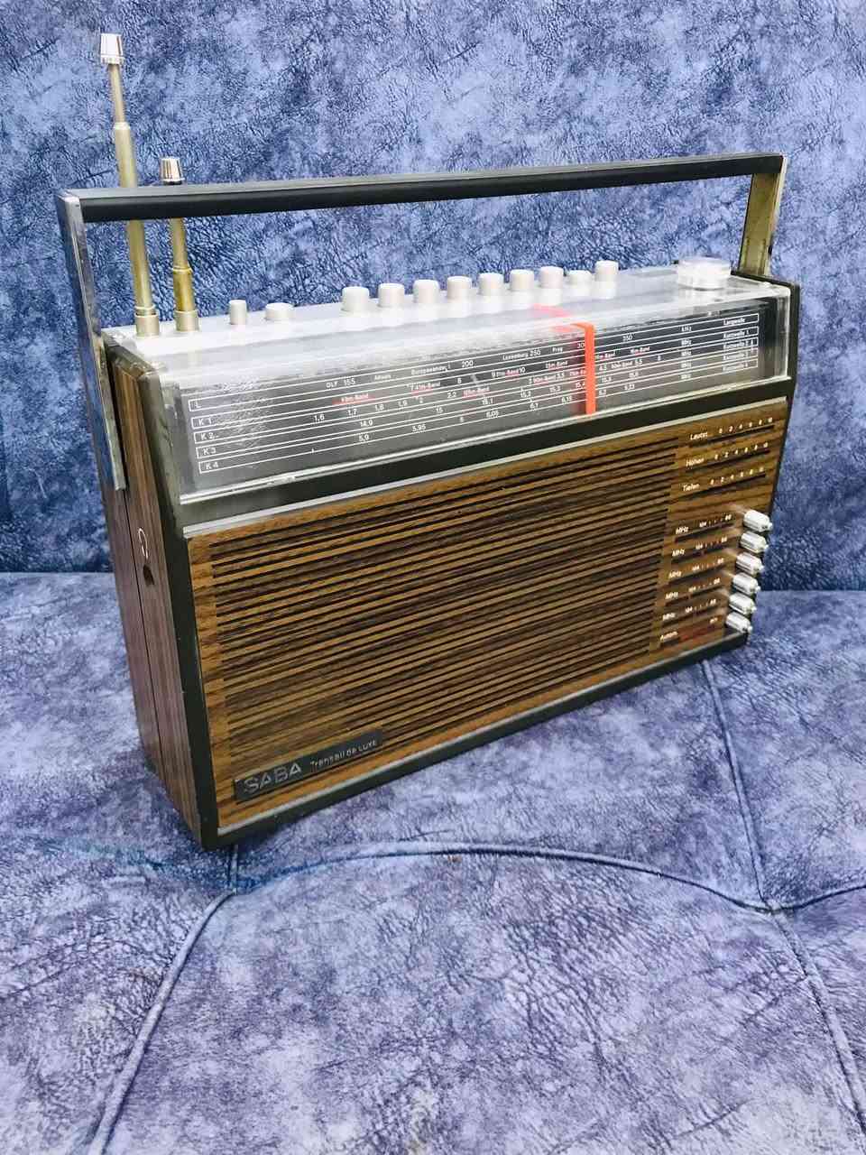 للبيع 📻🍃
جهاز راديو من شركة SABA 🇩🇪
صناعة الجهاز  1971 المانيا 🇩🇪
الموجات FM /  MW 1-2 / KW 1-2-3-4
كهرباء 220 V + بطاريات عدد 6 كبير 
عرض الجهاز 37 سم  رتفاع 23 سم
مؤشر ععمل على مستوى الصوت 🔊
نظام الجهاز خزن القنوات 🎼
جهاز جداً ضخم سحب جداً راقي 
للاستفسار اكثر مراسلة الصفحة 
وات ساب *********** اتصال ☎️
