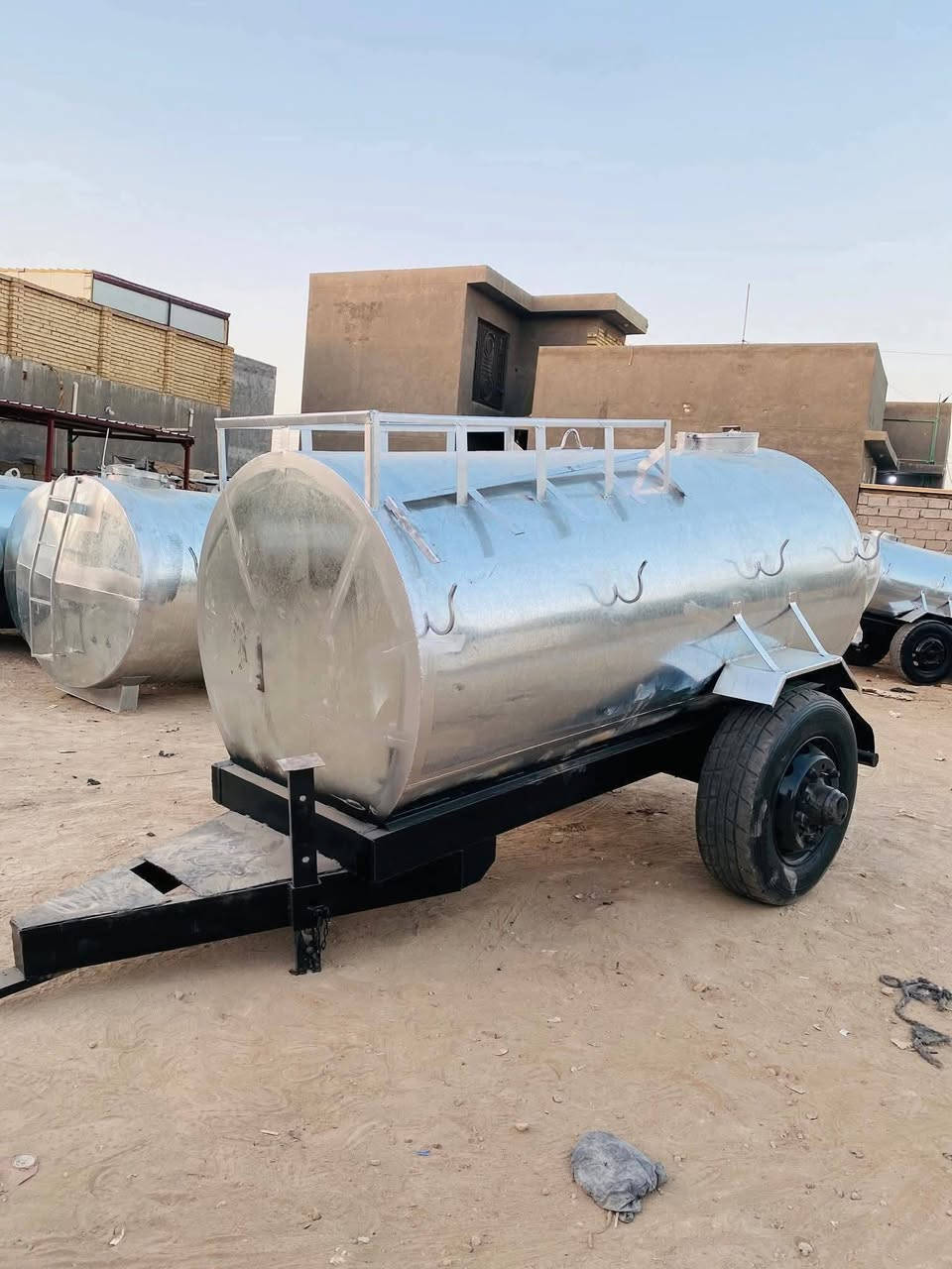 سلام عليكم موجود مقاطير للبيع درجه اولى يوجد حديد ومقلون سعه ٥٠٠٠لتر شغل الشمال دنكير أوربي تاير ٢٢ونص شركه الشمال العراق بسعار مناسبه جدآ جدآ جدآ ويوجد تانكيات١٠تلاف لتر و٥٠٠٠لتر مغلون ***********     ***********
