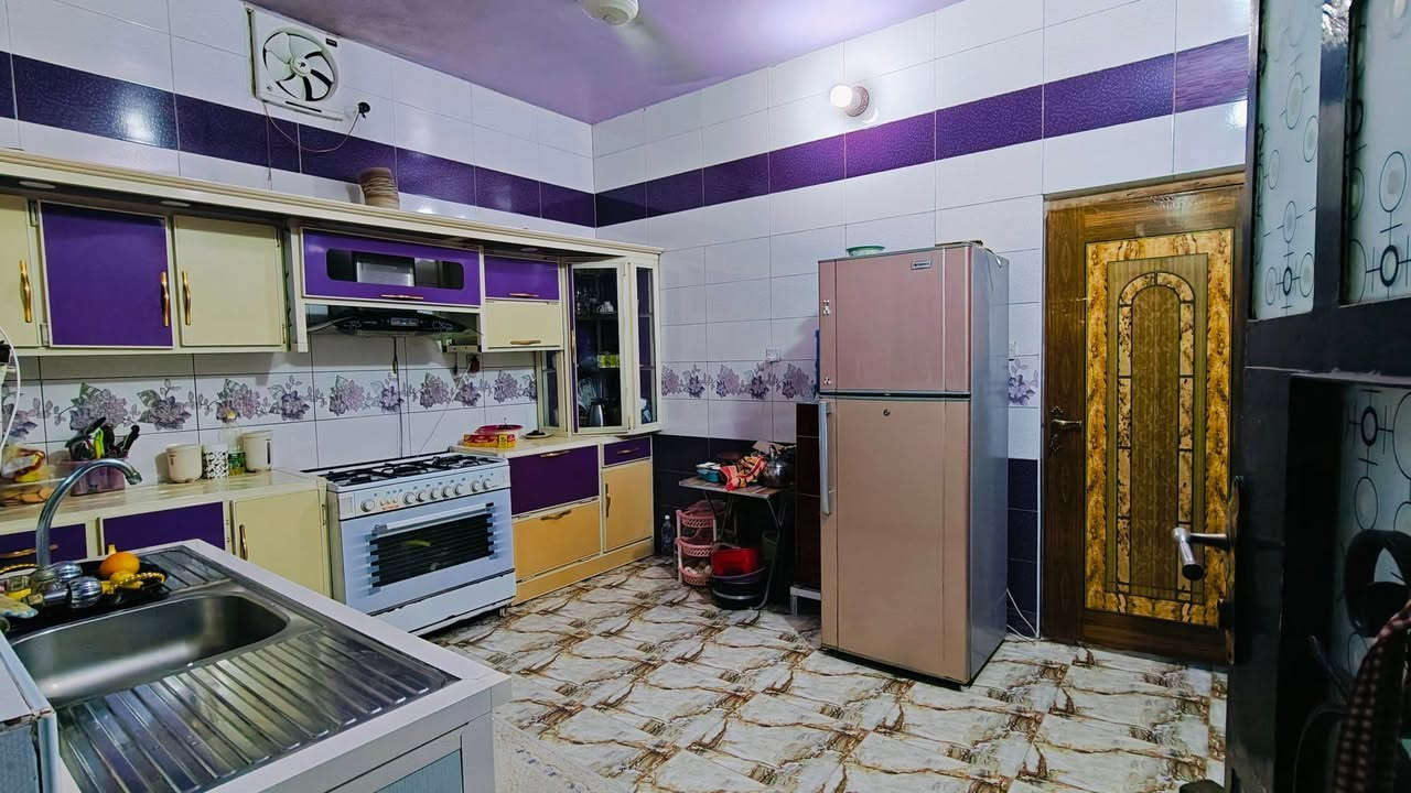 السلام عليكم 
بيت للبيع طابو زراعي سند 25
✅بهرز حي صدام خلف جامع القدوس ومقابل اسواق مخلد 
✅مساحة 156 متر 
الواجهة 13 والنزال 12 
✅طابق واحد متكون من استقبال ومطبخ وغرفة نوم وصالة وصحيات داخليه وخارجيه وبيتونه وكراج يكفي سياره
ومنور خلفي 
✅السعر 75 وبي مجال للشراي 
للاستفسار الاتصال او التواصل ع الواتس 
***********
