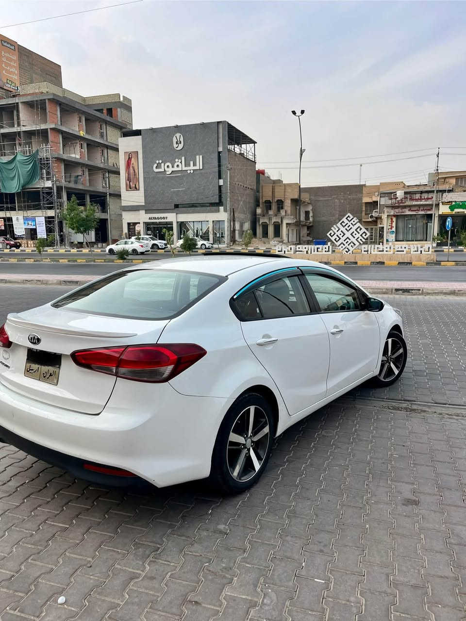 السلام عليكم 
سيراتو 2017 خليجي 
مكفوله كفاله عامه 
عدى باردين بخشم البنيد اصبعين وبارد اصبع بالعتبه وكارت جوه قبق البانزين جداً بسيطات 
السياره جديده مال بيت كير مكفول محرك خير من الله لاتنقيص ولاتبخير شرط
فوول مواصفات 
مكينه 2000 دوش
السياره حلوه وجديده 
 بالحقيقه احلا من صور  
مكانها نجف 📍

اتصال ☎️ 
***********
