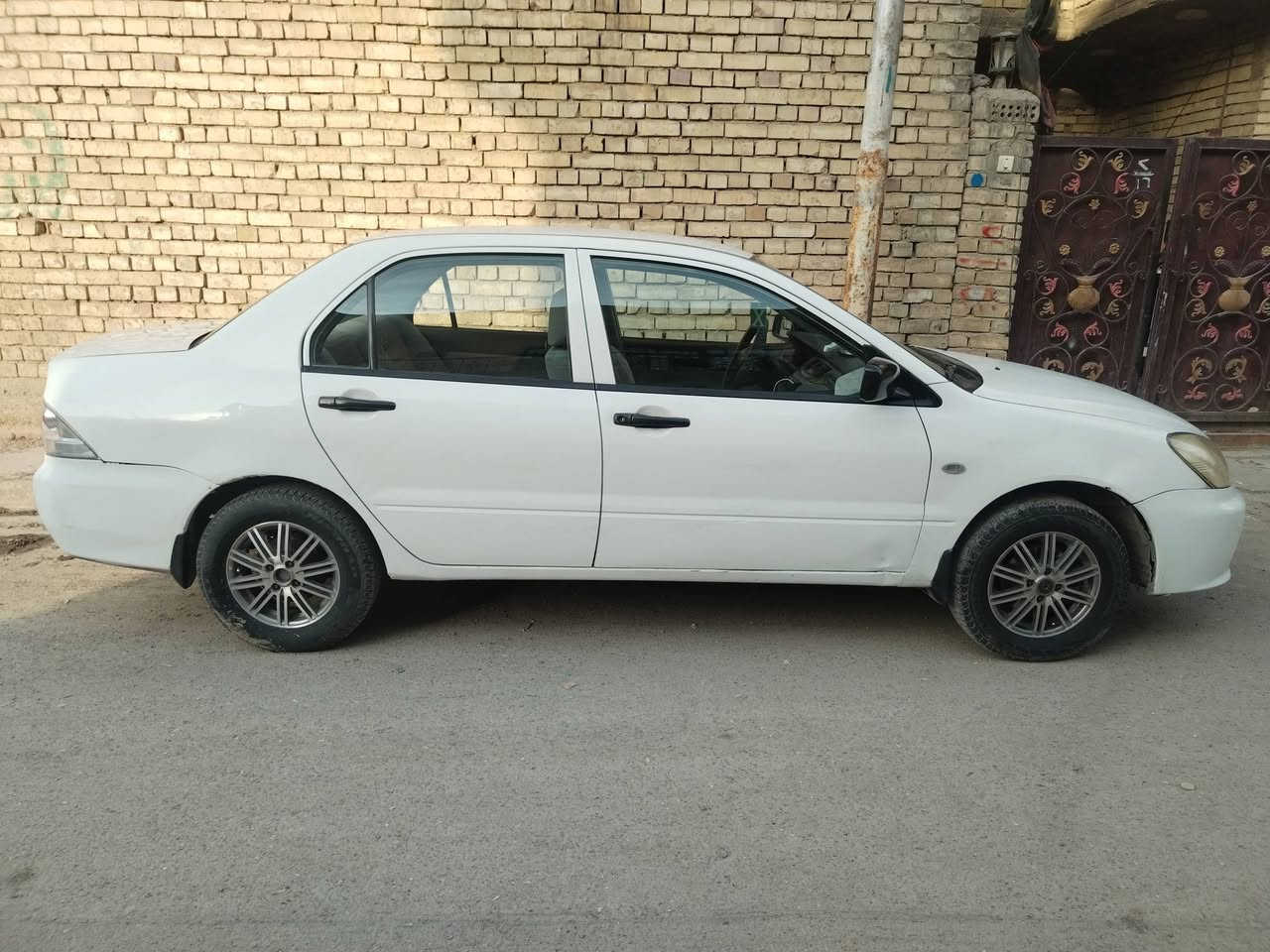 لانسر ٢٠٠٦ • ابيض • رقم بغداد