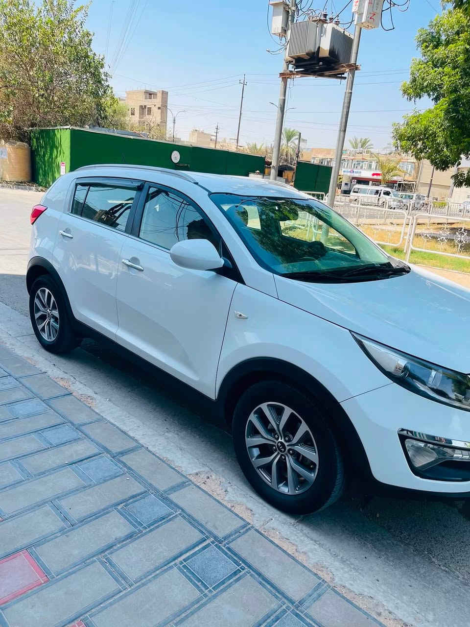 السلام عليكم كيا سبورتج للبيع (بدون مراوس) موديل ٢٠١٥  خليجي بدون صبغ مكفولة كفالة عامة من الضربة ومن الصبغ رقم بغداد مشروع وطني وبسمنة تحويل ثاني يوم ماكو اي شكال علما ان السيارة صارلهة عدنة (٥) سنوات علة ايدنة استخدام شخصي ممداورة وبسمنة عل ابلاد
مواصفاات السيارة
(1) مكينة دوش ١٠٠/١٠٠+ تحكمات ستيرن
(2) كير مكفول+ كامرة خلفية
(3) صدر وتبريد وتدفئة درجة اولى
(4) ميكانيكيات وكهربائيات وحدادية ١٠٠/١٠٠
(5) تخم تايرات جدد+ داخل غرفة جديدة
(6) كشنات جلد داخل مشمشي
(7) ااسيارة جاهزة مابيها اي نقص
(8) السعر ( ١٤٩ ) ورقة وبيها مجال
(9) المكان بغداد الكرخ 
(10) للاستفسار   ***********
