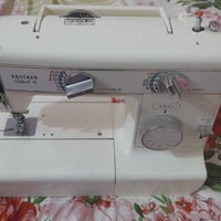 مكينة خياطة • نظيفة جداً • استخدام قليل