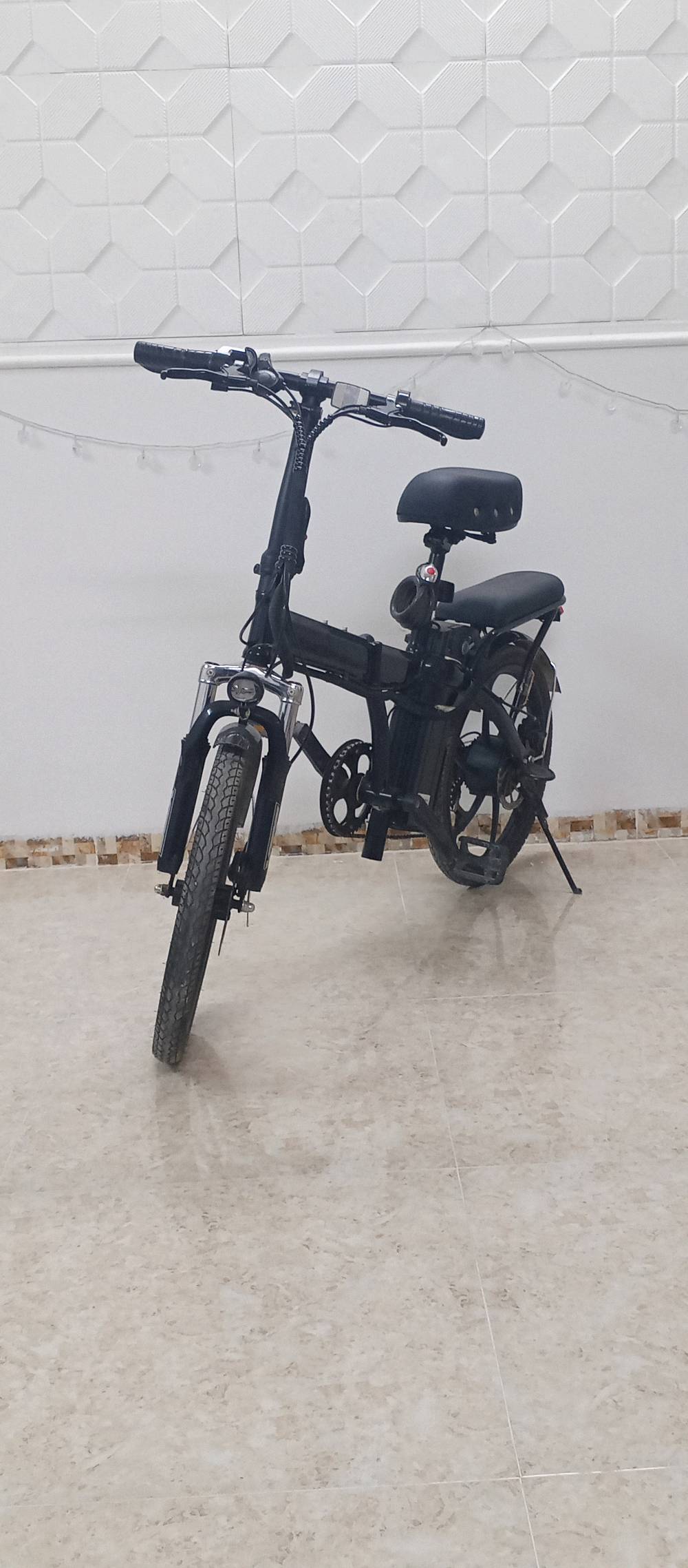 🚲 دراجة كهربائية للبيع – موديل 2023
للبيع دراجة كهربائية موديل 2023، استعمال قليل جدًا وحالتها ممتازة ونظيفة كما موضح بالصور.
🔋 البطارية: بحالة جيدة
⚡ المحرك: يعمل بشكل ممتاز
🛞 الإطارات: جيدة
💡 الإنارة والملحقات: موجودة
🪑 مقعد خلفي مريح
🔒 قفل موجود
📅 الموديل: 2023
📍 المكان: كركوك
💰 السعر: 350 ألف دينار قابل للتفاوض بالمعقول
الدراجة جاهزة للاستخدام، والمعاينة خير دليل.