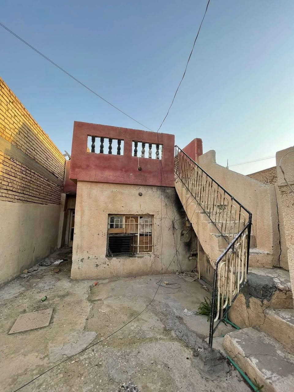 🏠 بيت للبيع - بغداد / الحسينية (الراشدية - منطقة مسقط)
📍 الموقع 
قرب شارع المدارس / شارع علي الطيب 
بضهر شارع 20
(المنطقة تبليط وكاملة جميع الخدمات)

📐 التفاصيل:
 المساحة: 100 متر مربع.
 السند: طابو ملك صرف (تحويل ثاني يوم مباشرةً).

 حالة العقار: البيع بسعر أرض (البيت متروك ويحتاج إلى ترميم كامل).

💰 السعر النهائي: 35 مليون  (قفل).
📞 للإستفسار والتواصل: ***********
