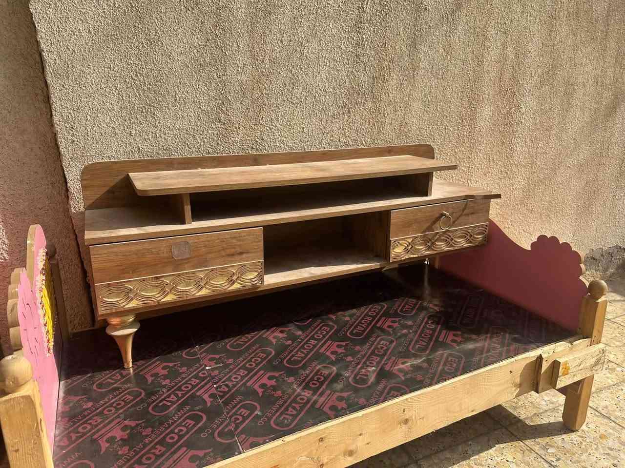 فاترينه ذهبيه • جرباويه • ميز