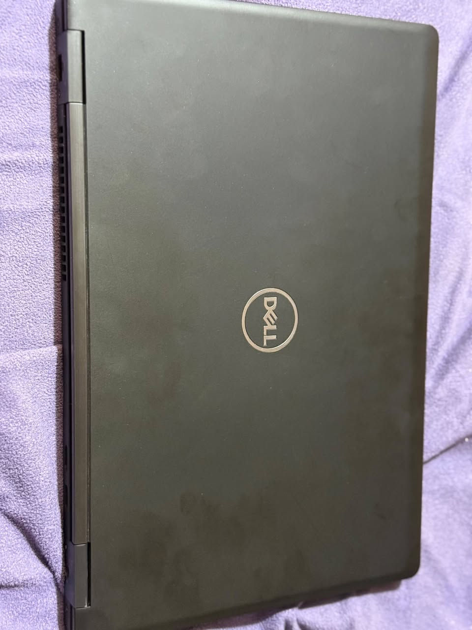 السلام عليكم لابتوب للبيع 
Dell Latitude 5591  لابتوب

المواصفات:
Intel Core i5-8400H :المعالج •
• الذاكرة العشوائية (12 :(RAM جيجابايت
• مساحة التخزين: 256 جيجابايت SSD
NVIDIA :كرت الشاشة •
GeForce MX130
شاشه لمس
السعر 350 العنوان.. بغداد 
 *********** متواجد واتساب واتصال
