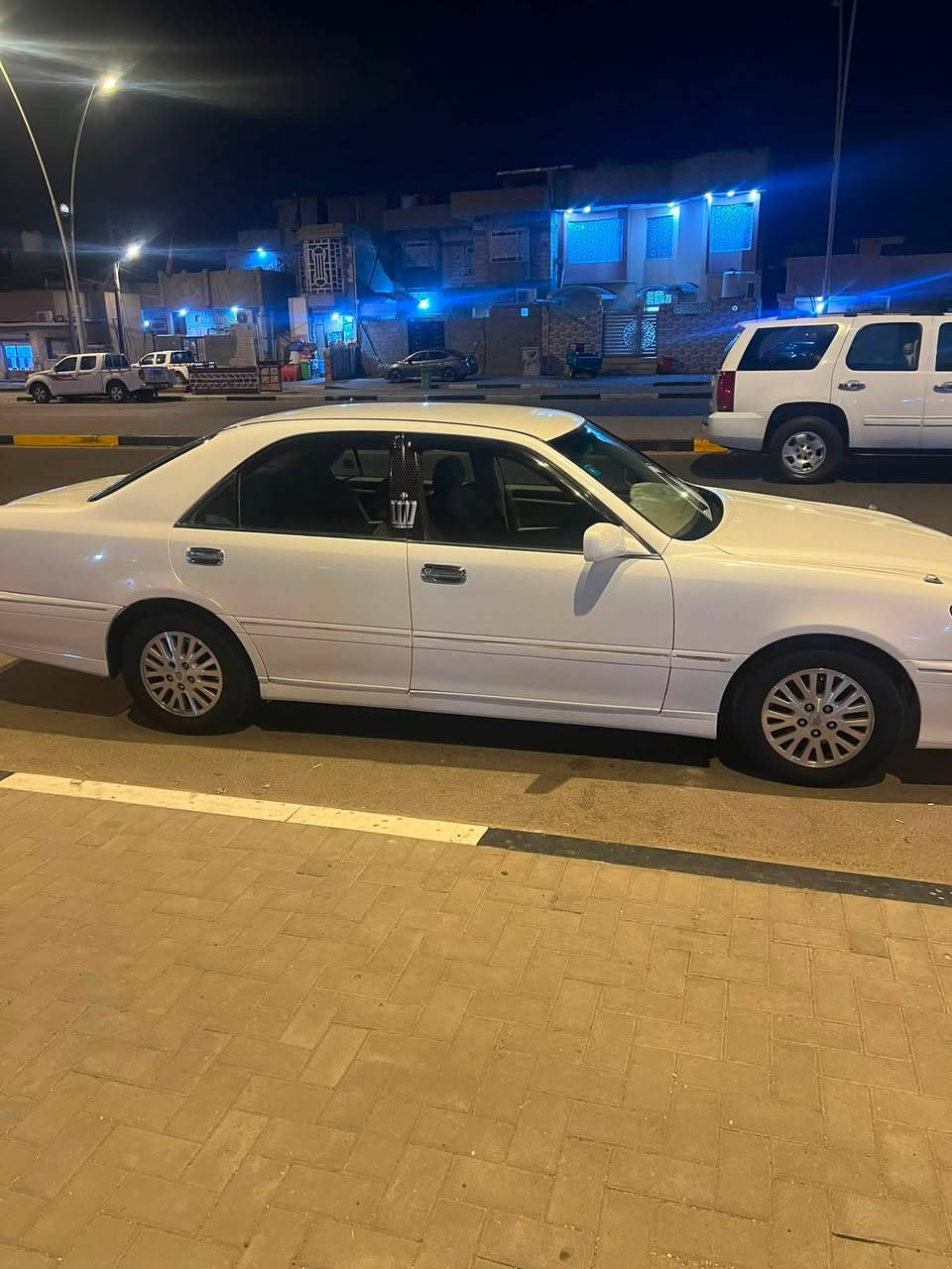 السلام عليكم ورحمة الله وبركاته للبيع جنون موديل 2000السياره جاهزه مكينه كير تبريد كله مكفول مكينه ديفور السياره كفاله من الضربه صبغ جماليه رقم نجف بسمنه انگليزي استوه شاده السعر 110العنوان البصره للتصال***********
