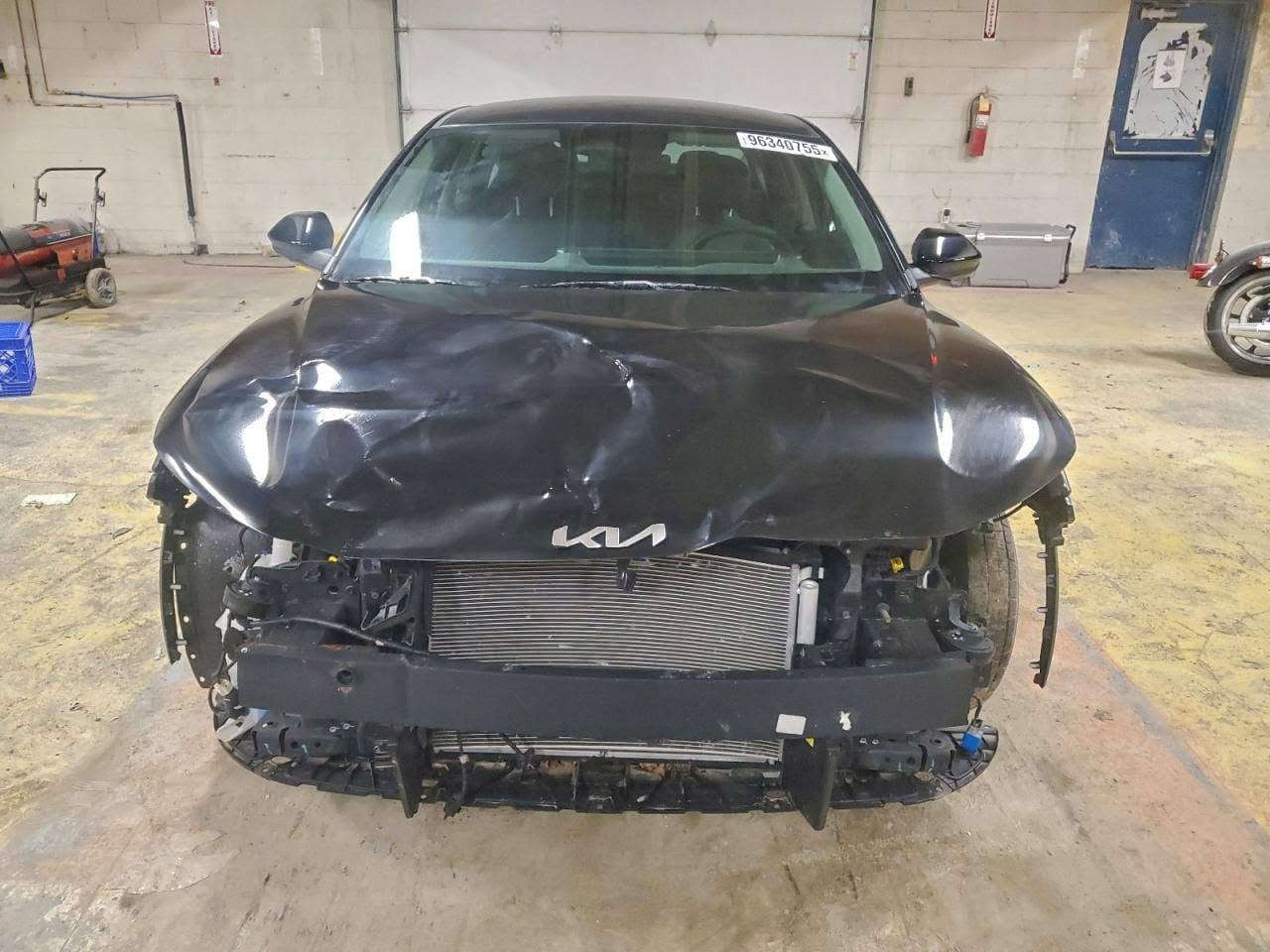 سلام عليكم كي فور موديل 25للبيع ماذكر لمواصفات معروفه صور لحادث بل منشور ومانت الله بس ذن لصور عندي المكان بغداد المعامل تترقم الربيل لمنفيز بسمي ارقملك ثاني يوم الستفسار *********** السعر 136
