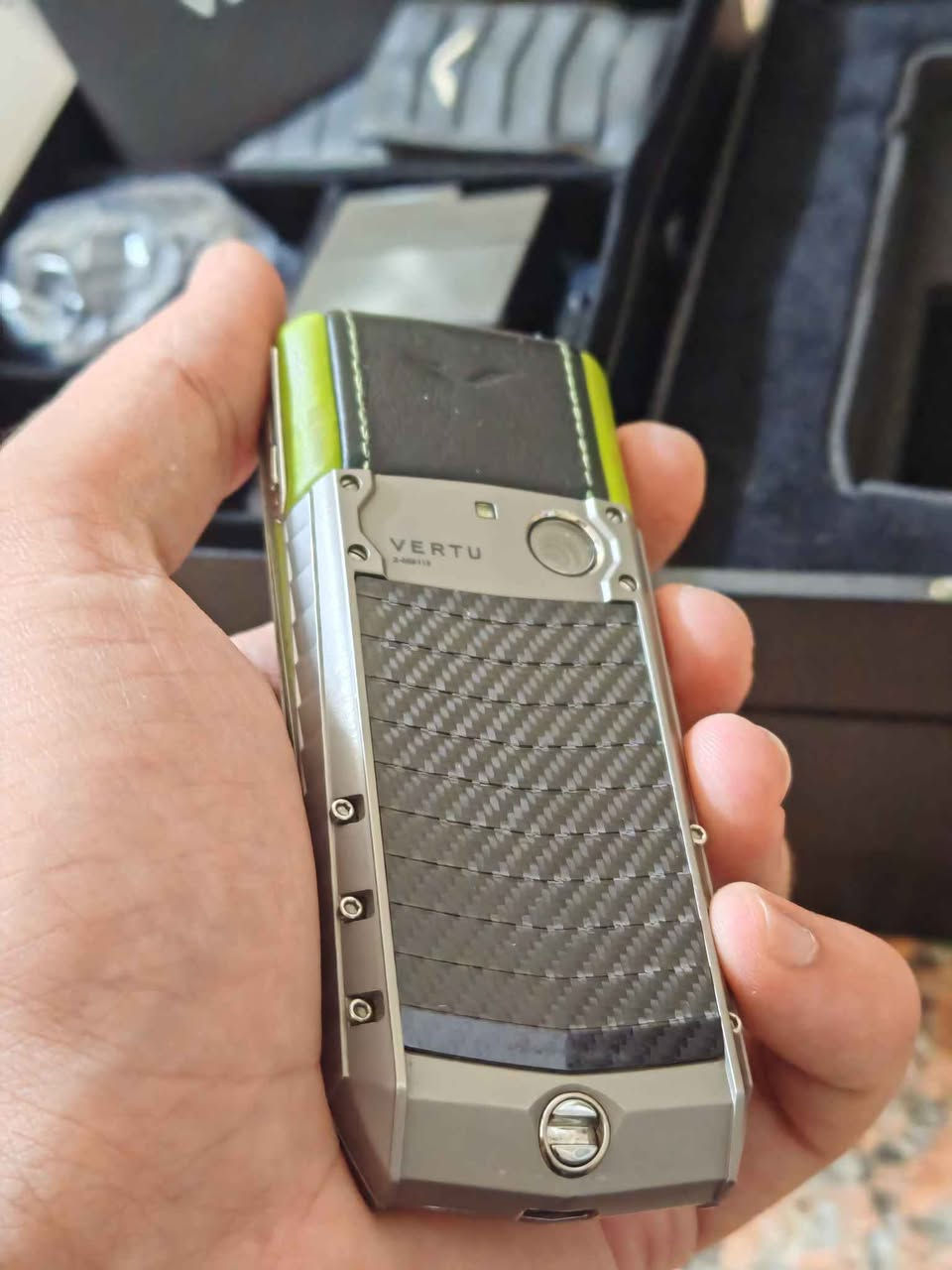 سلام عليكم ❤️
​للبيع هاتف فيرتو أسينت تي (Vertu Ascent Ti) الأصلي، من أشهر وأرقى إصدارات شركة Vertu البريطانية المعروفة بالتصنيع اليدوي الفاخر والمواد العالية التحمل المخصصة لرجال الأعمال (قطعة نادرة وإصدار محدود).
​• المواصفات والتصميم: هيكل متين جداً من التيتانيوم المقاوم مع ظهر من الكاربون فايبر وجلد طبيعي فاخر مطرّز باللون الفسفوري/الأخضر الجذاب.
• الحالة والملحقات: الجهاز أصلي 100% بحالة ممتازة جداً ومشتري شخصياً، يجي مع البكج الكامل الأصلي الصندوق الفاخر + كارت الضمان والضمان الأصلي (Authenticity Card) + بيت الجلد الأصلي + الشاحن مع كافة محولات القابس والمحلقات بالكامل + الكتالوجات وعقد الشراء.
• الموقع: بغداد (يتوفر توصيل داخل بغداد وجميع المحافظات).
​للتواصل والاستفسار (اتصال أو واتساب حصراً):
***********
​(ملاحظة: الرجاء التواصل للجادين فقط والعارفين بقيمة الجهاز وندرته ❤️) بغداد, العراق
