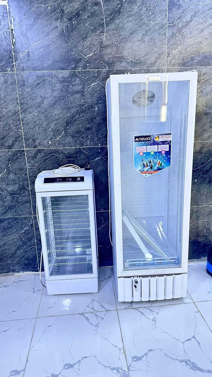 اجهزة للبيع
براد عارضة شركة نوال 
حماية زجاجية 
طباخ 
التواصل ع الرقم 
***********

