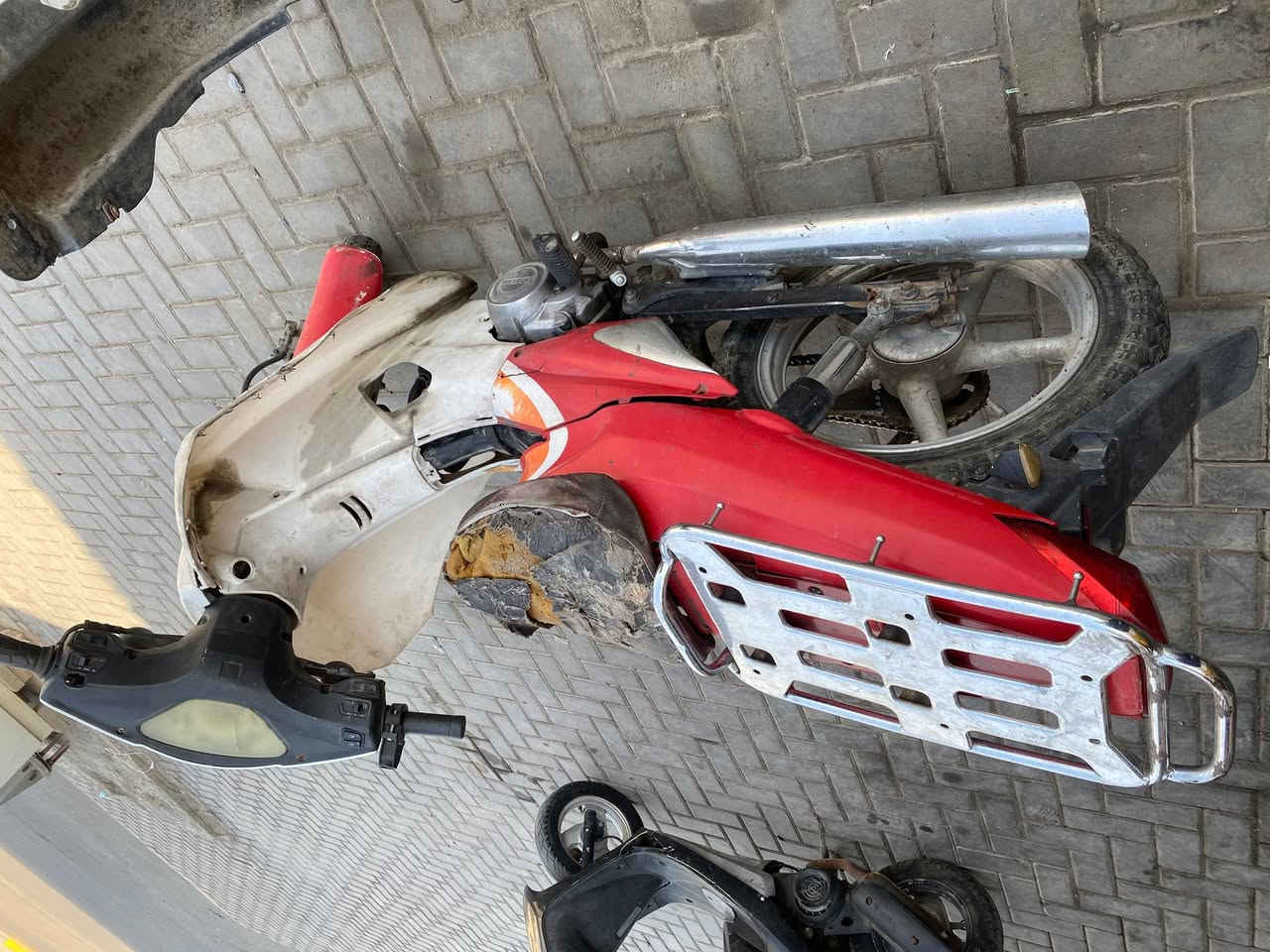 دراجه سرفيس للبيع  يرادله تجفيت  ***********     السعر 250 بي مجال للشراي
