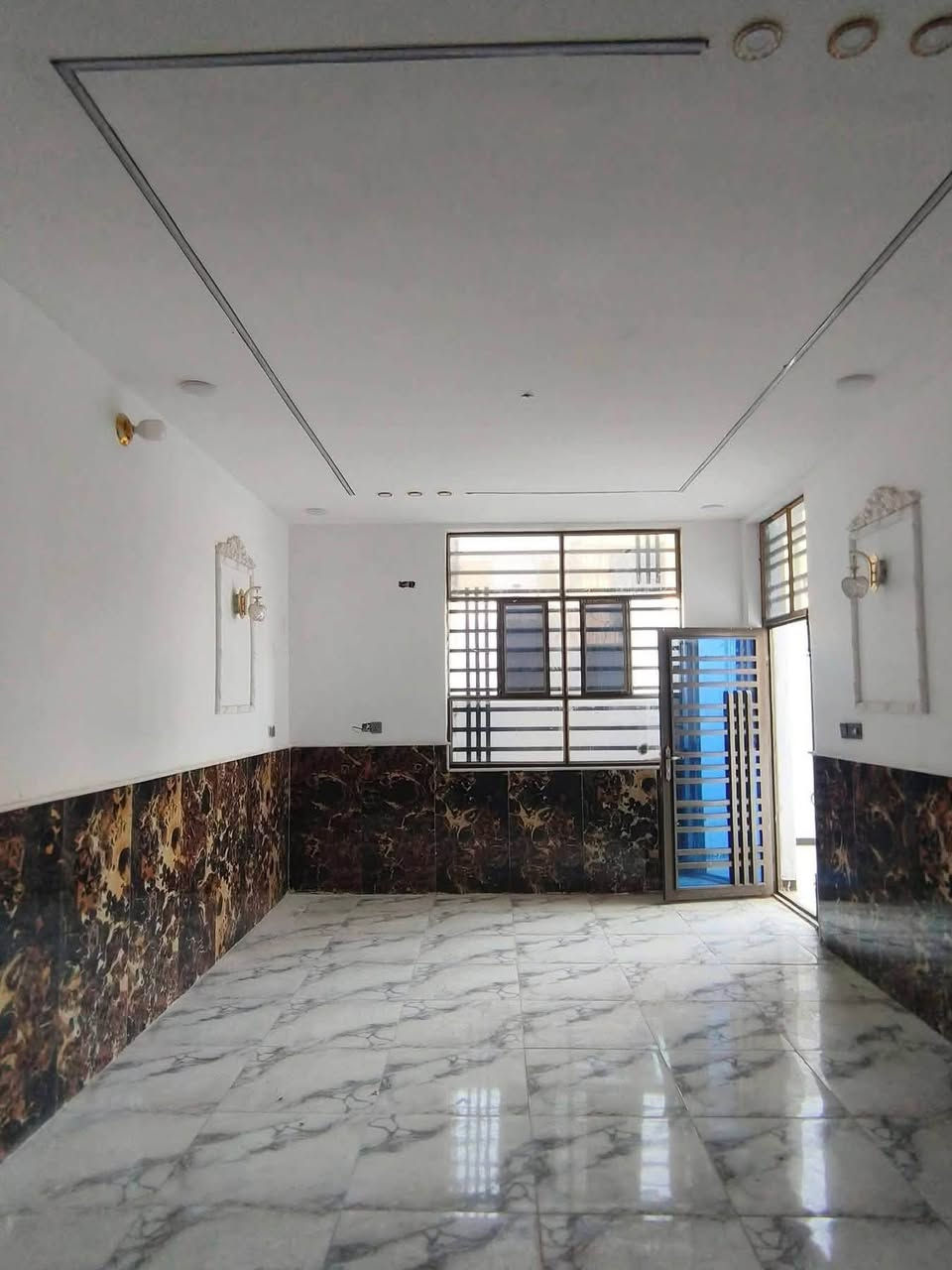 بيت للبيع 150متر بل خط اول شرط
*********** أو تساب

بيت يبعد عن شارع العام 80 متر شرط البيت جناي

راعيه متوزي سعره 67وبيه مجال 😳😳

بيت على شارع المطار مقابيل ملحق القريه ماء وكهرباء واتبليط الحد باب بيت طابو زرعي سند 25 بناء طابوك جمهوري صب كونكريت سيراميك بورسلين ثقيل الاستفسار خاص او اتصال على الأرقام التالية 

 جميع العروض البيوت المناسبه متوفره
