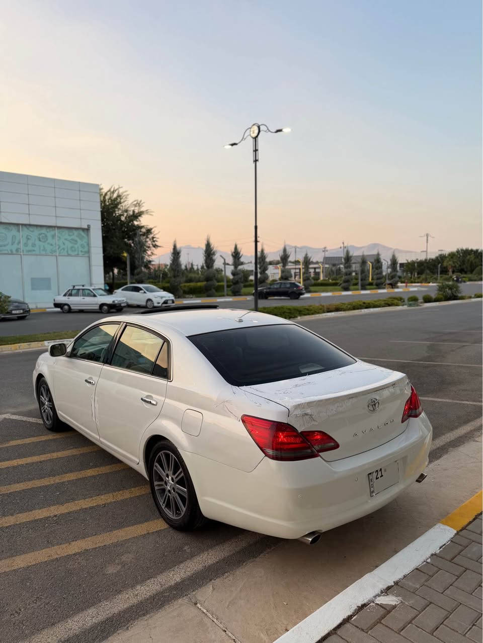 ئەڤەلۆن 2009 Limited خلیجی 
سەیارەکە قەپات مواصفاتی خلییجییە بەسمەو سڵاید و پەردەو کوشن کارەبا سەیارەکە نموونە ماوەتەوە لە جوانی و پاکی 
تەنها یەک پەڵە بۆیاخی هەیە مەکینەو گێڕی نەکراوەتەوە بە شەرتی هەموو شتێک سەیارەکە تەقەو ڕەقە تەبرید و هەموو گیانی بەشەرت چوار تایەو ویلی لۆکی تازە بۆ بەستراوە سەنەوی و پلێتی تا 2029 تازەیە ڕەقەم سلێمانیە نرخی 128 وەرەقەو مەجالێکی زۆر کەم *********** السليمانية, العراق
