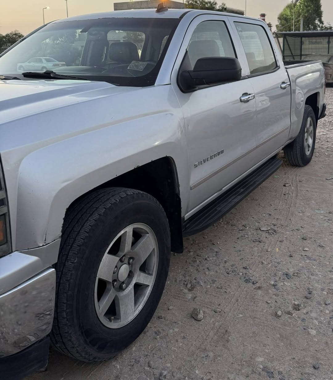 فور ويل 4×4 

مكينة V 5300 

باب طويل بدي قصير المرغوب 

منظومة تبريد جديدة

راديتر جديد

قايش مكينة وقايش كمبريسر جديد

واتر بم جديد

تخم تاير جديد

الكهربائيات جاهزة

...........................

الحادث صندوق  خلفي + جاملغ الايمن بالعراق بدون ايرباك

..........................

رقم بصرة بأسمي. مكان السيارة آبي الخصيب او رميلة الشمالية حسب مكان تواجدي

السعر 128 $

 *********** بي واتساب

*********** البصرة, العراق
