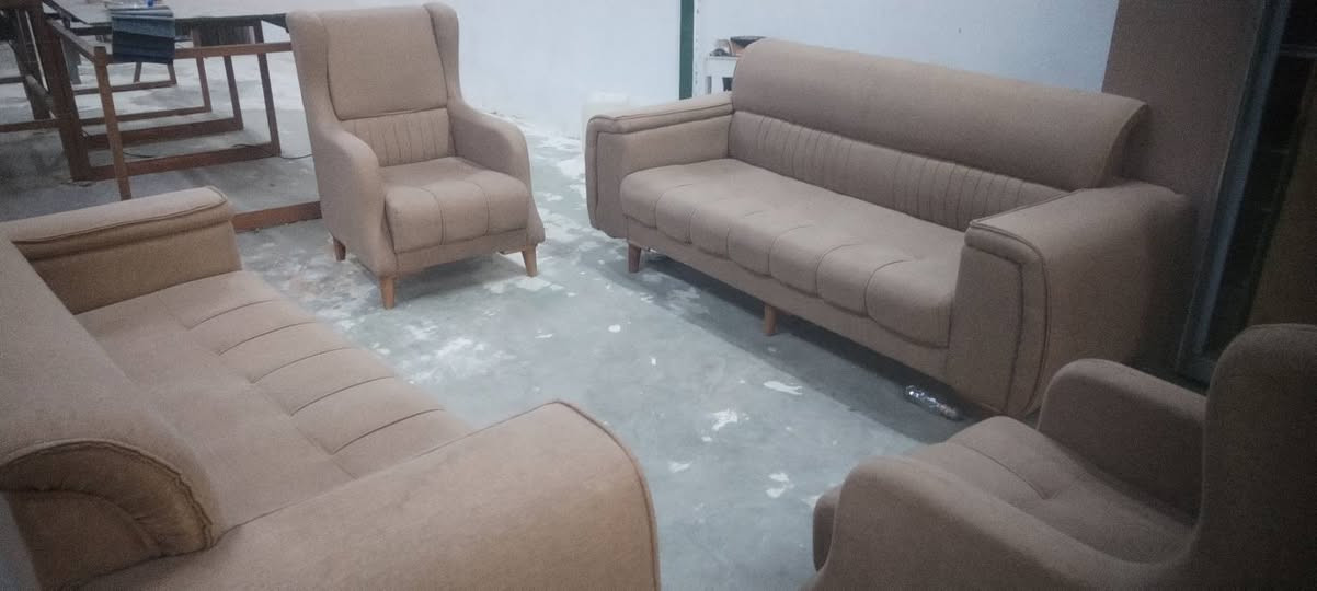كنب • ٤قطع ٨نفرات • نضيف