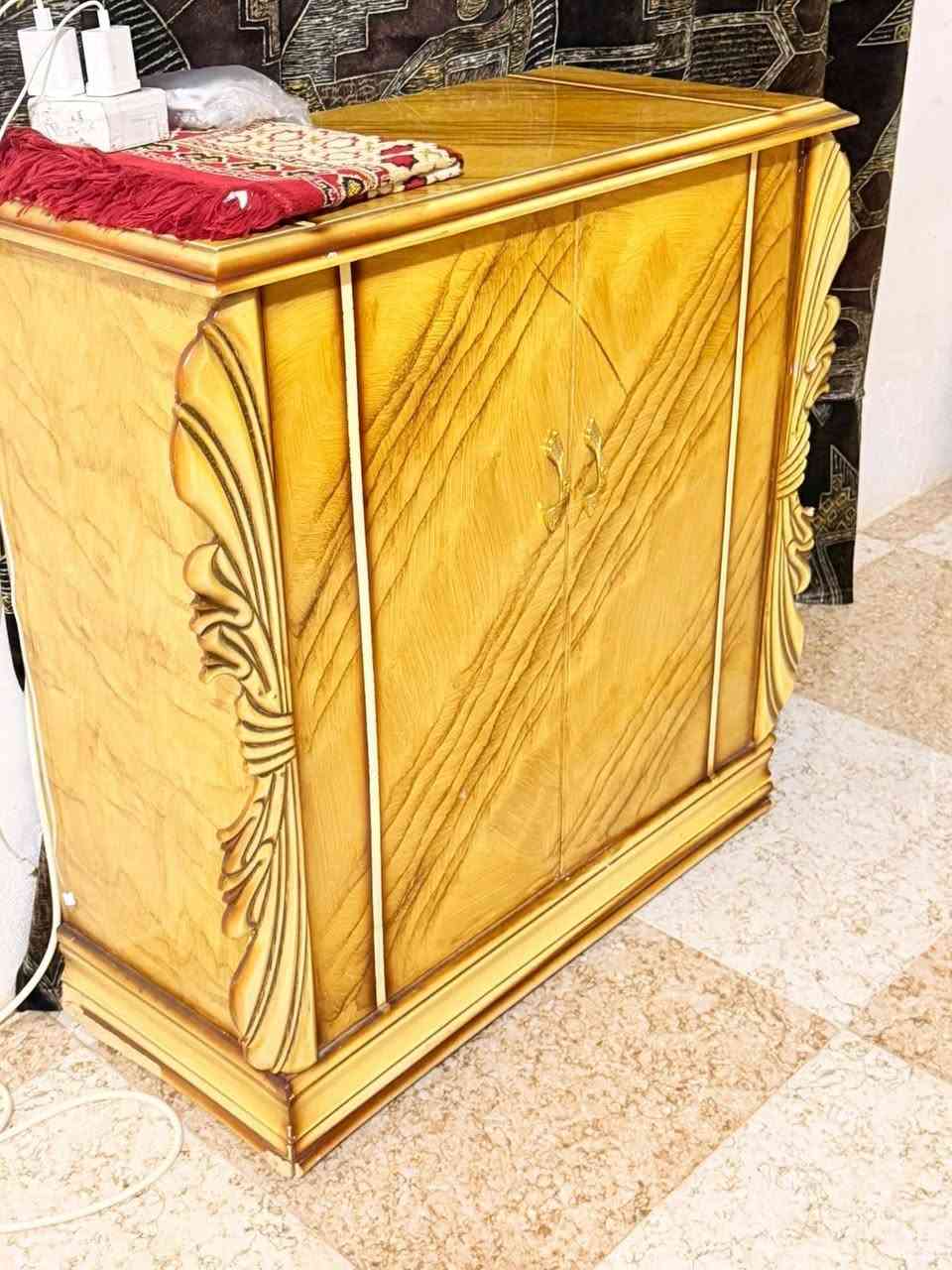 سلام عليكم غرفة نوم للبيع  السعر مناسب 750وبي مجال متواجد خاص *********** ورقم للتصال
