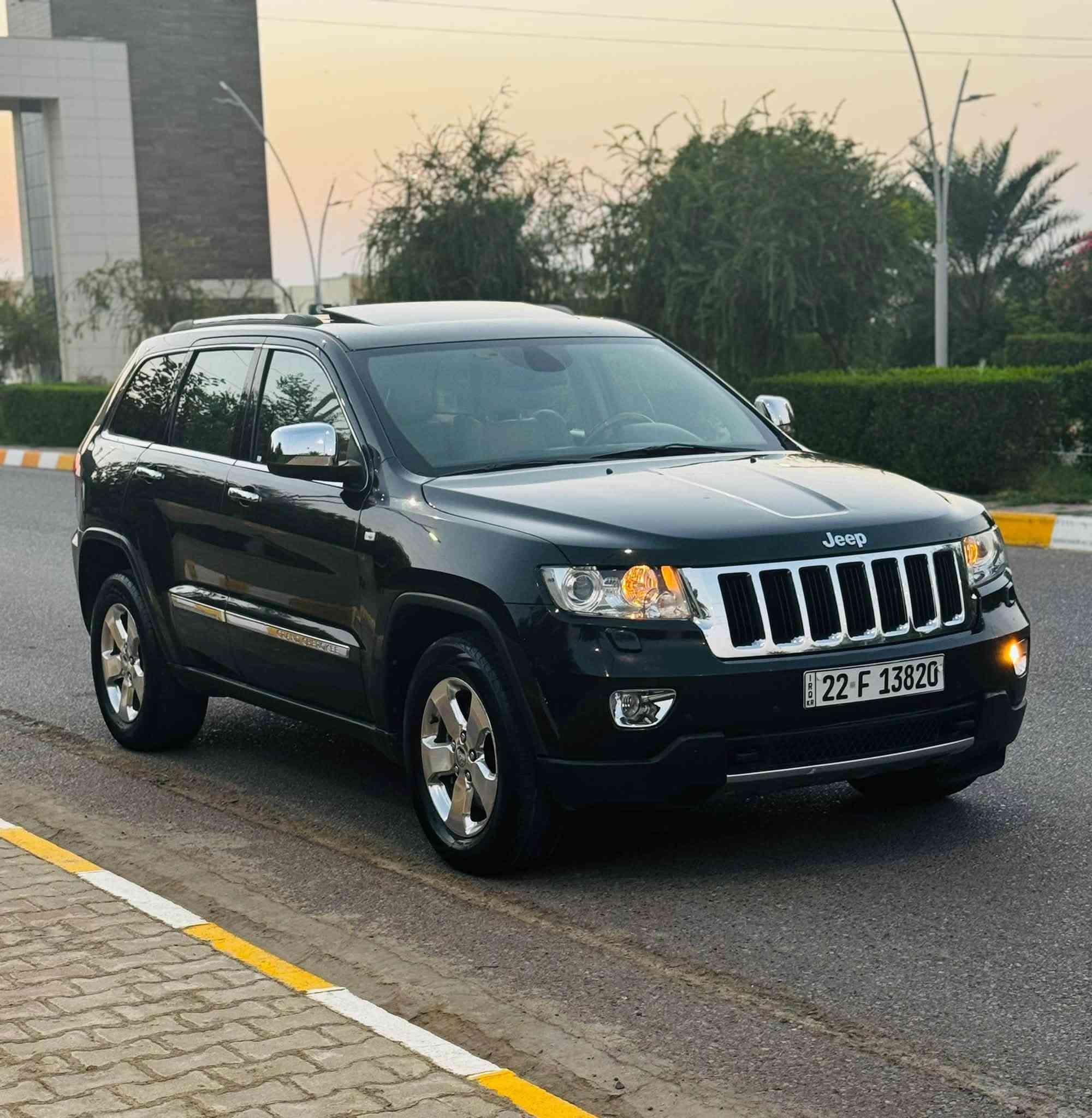 جيب ٢٠١٣ • محرك ٣٥٠٠ • رقم أربيل