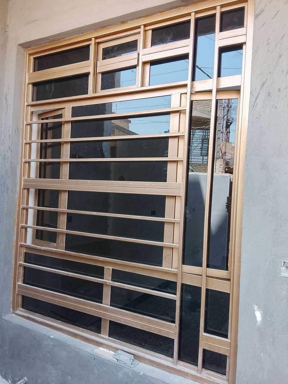 محل اليقين تعهدات زجاجية عامة
بأنسب الاسعار بغداد المشتل نهايه شارع المطبك ***********

نص مكتوب في الصور:
- محل اليقين تعهدات زجاجية عامة للعمل كافة الاعمال زجاجية للعمل البيوت ولدبوائر ولعمارات ابواب زجاجية نوافذ زجاجية درايزين زجاج كابينات شاور الجودة والاتقان هي وعدنا لكم بيوت دوائر عمارات ضمان وجودة بأدارة سيد صفاء *********** بغداد - المشتل نهاية شارع المطبك