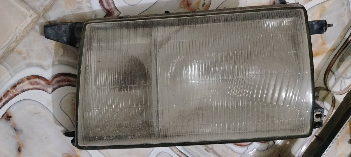 سلام عليكم 
غراض سياره ارنب للبيع 
بك لايتات و لايت واحد و سكنات ثنين 
كلهن بلاديات مكاني قضاء البطحاء ***********
