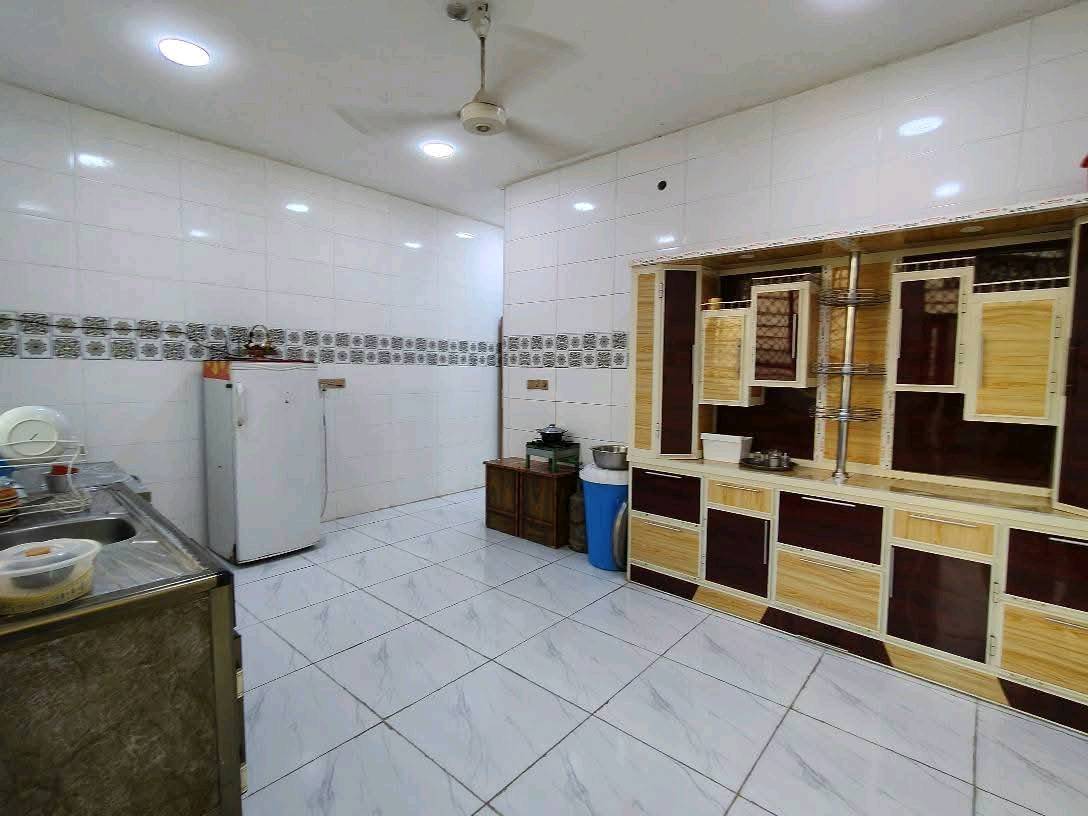 بيت للبيع كوت حي الحكيم شارع بيت عطوف مساحه 275متر على نفس الشارع بناء حديث بلوك اساس طابوك سكف صب خدمات ماء كهرباء مدارس مرقم من قبل بلدية واسط
يتكون من ...غرفتين نوم..هول..مطبخ..استقبال..مجمع صحيات داخليه وخارجيه..كراج ..حديقه..محل..
السعر خاص.     ***********
