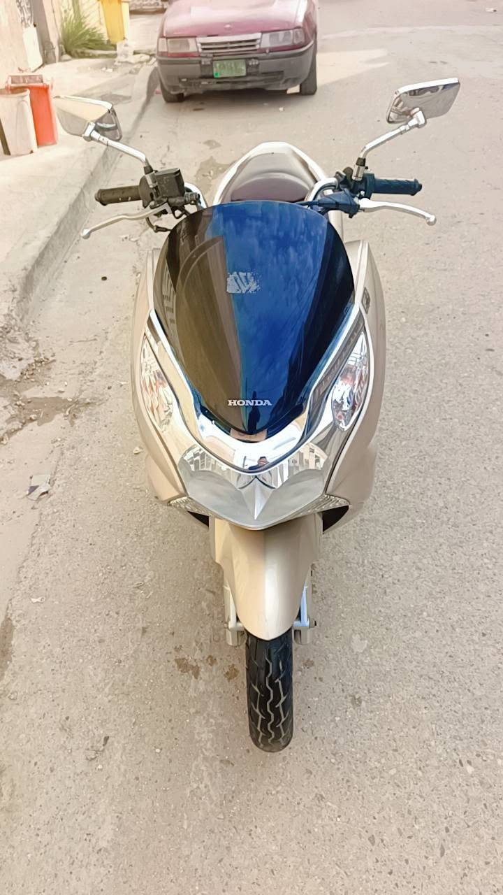 PCX • ١٢٥ • ٢٤٠٠٠
