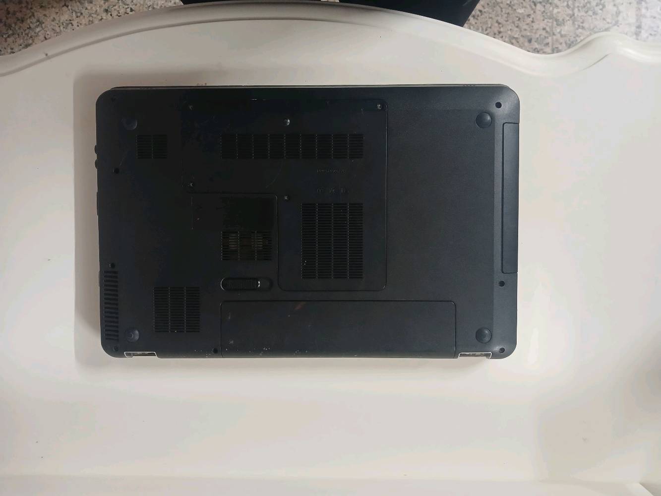 لابتوب hp للبيع 
المواصفات بالصور موجودة 
يشغل العاب بلي تو
سعر ٧٥ الف