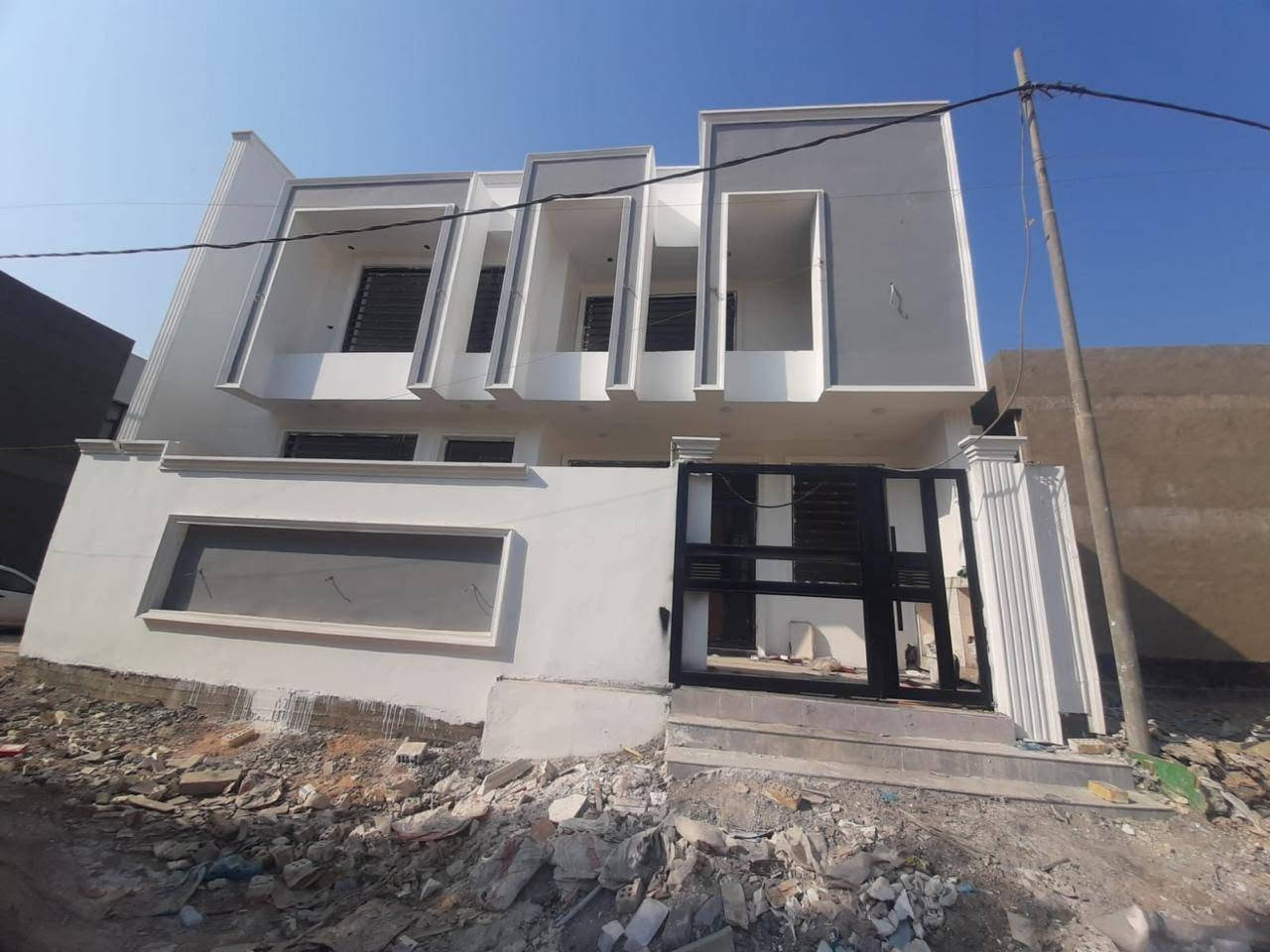 السلام عليكم بيت للبيع مساحة ١٧٥ متر في شارع ٨٠ مجاور عماره عراق البدر خلف التجاري مباشر بناء جديد غرف نوم عدد ٥ مجمع صحي عدد ٢ حديقه داخلية مطبخ حار وبارد بناء درجة اولى تسليم مفتاح للاستفسار الاتصال بالرقم ***********
