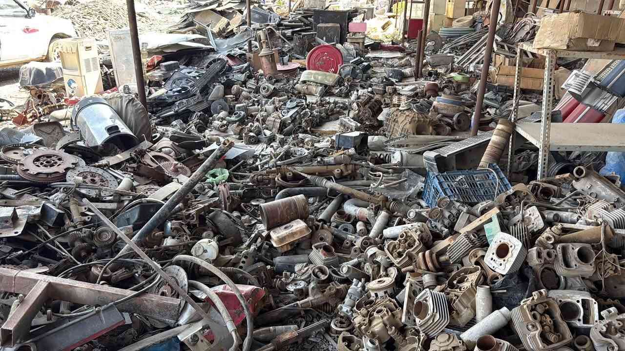 ‏سلام عليكم أغراض للبيع مفرد العنوان بغداد رقم الهاتف***********
