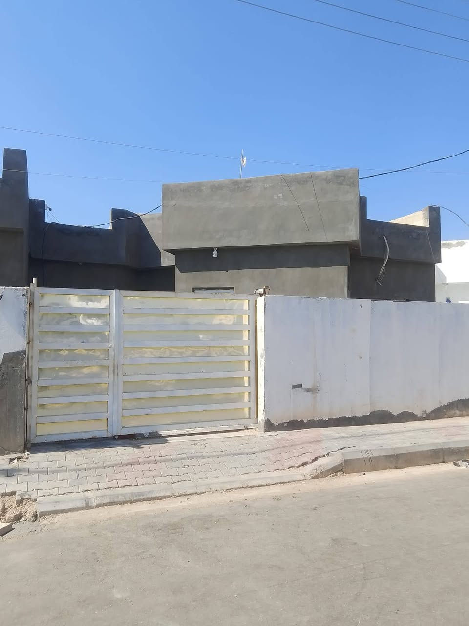 بيت للبيع طابو صرف 
مجمع بوابه المثنئ
مساحه 200متر
بيت مرتب ونضيف 
خدمات كافه تبليط 
تدفع 38 مقدمه لصاحب البيت  والباقي عليك القصاد
باقي للمصرف 116
اقصاد شهري 650
لمصرف العقاري 
وتداور البيت بسمك
اتصال ***********
