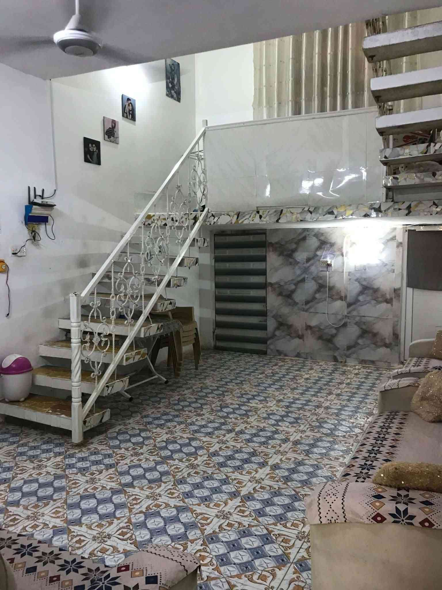 الدار للبيع خلف حسينية السجاد  المعاره المساحه 200البيت جاهز مابي اي نقص البناء طابوك وبلوك السقف عكاده يحتوي على غرفه واحده السعر 60بي مجال. الاستفسار على الرقم ***********
