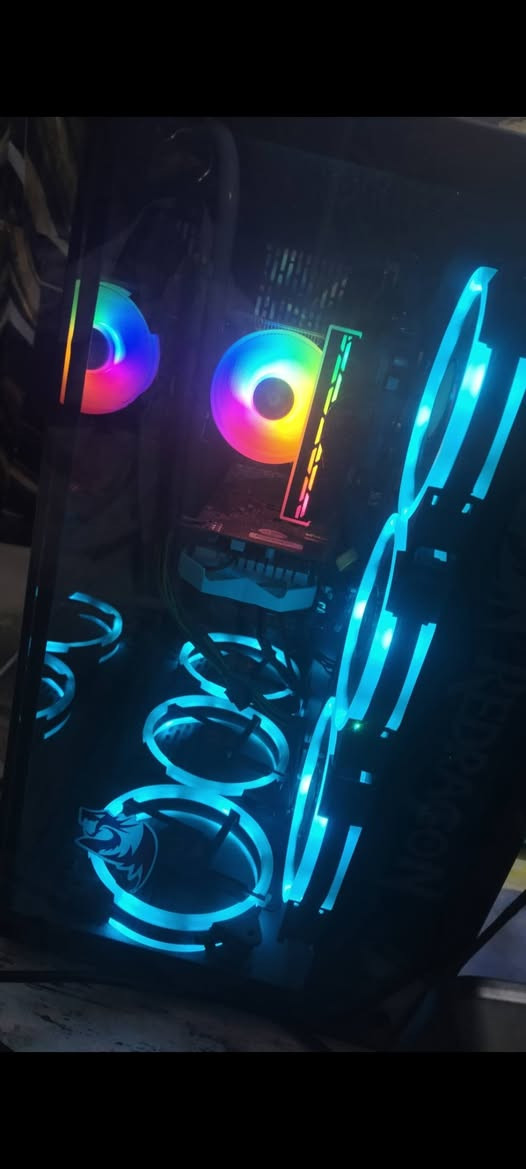 ​تجميعة بيسي احترافية (قطع نظيفة كلش بدون أية مشاكل):
المعالج: Intel Core i5-10400F

​كرت الشاشة: GTX 1660 Ti 6GB

​اللوحة الأم: ASRock H470

​الرامات: SKhynix 16GB (8x2) RGB

​التخزين: SSD 256GB M.2 Bullet + 1TB HDD

​البور سبلاي: Power Supply 500W

​المبرد: مبرد هوائي احترافي (مو ستوك)

​الكيس: كيس رهيب مع 6 فانات إضاءة

​ملاحظات وعروض إضافية:

​القطع كلها بحالة ممتازة ونظيفة جداً وبدون أية مشاكل.

​كراتين القطع موجودة بالكامل.

​هدية مع التجميعة: ماوس ألعاب احترافي من شركة Redragon 🖱️🎁

​العرض للكيس فقط (بدون شاشة).

​السعر: 640 ألف دينار عراقي (قفل بدون عمولة)

الموقع: بغداد - الزعفرانية

يتوفر توصيل لجميع محافظات العراق 🚚

​للتواصل والطلب: ***********
