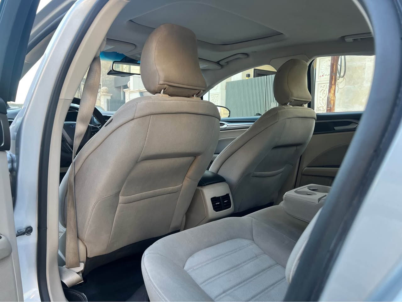 🚗 فورد فيوجن 2019 هايبرد (Ford Fusion Hybrid) – للبيع 

رايدها ب11.500 وما اقصر ويه اليجي وتعجبه

أنظف فيوجن بالعراق واني حيل معتني بيها 
سيارة قمة بالنظافة والراحة واقتصادية جداً بالبنزين، جاهزة للمشي وما تحتاج أي مصاريف!
📌 المواصفات والتفاصيل:
 الموديل: 2019
 المحرك: هايبرد (بنزين + كهرباء) – محرك 2.0L اقتصادي وقوي، يمشي باللتر مسافة ممتازة وتنسى الفيترية
 الكير: أوتوماتيك (ماوس دوار الحديث).
 الشاشة: شاشة كبيرة تدعم Apple CarPlay و Android Auto، ومع نظام SYNC 3 السريع.
 أنظمة الأمان (Ford Co-Pilot360):
 رادار تحديد مسار وتنبيه الخروج عن المسار.
 رادار نقطة سوداء (Blind Spot) على المرايات.
 نظام كبح تلقائي مانع للتصادم (Pre-Collision Assist).
 حساسات خلفية مع كاميرا دوارة عالية الدقة.
 الراحة والتصميم:
 كوشن السائق كهربائي مع تعديل بعدة اتجاهات.
 نظام تشغيل وتشغيل عن بعد / بصمة.
 تكييف دبل زون (تبريد ثلج ما شاء الله).
 ويل كب بلادي مع أونطة مرتبة.
 الوضع الفني: السيارت بحالة ممتازة جداً، أونطة، محرك، بطارية هايبرد، ودبلات كلها بشرط الفحص
السيارة جانت بالاردن ومرقمة اردني وهناك عدهم الصبغ عادي يزيد من سعر السياره فا صار شخط على البابين جان يصبغوهن وصبغهن حلو مو نشاز والسياره حيل كاعده 
 هذا رقمي 
*********** 
بي واتس بغداد, العراق
