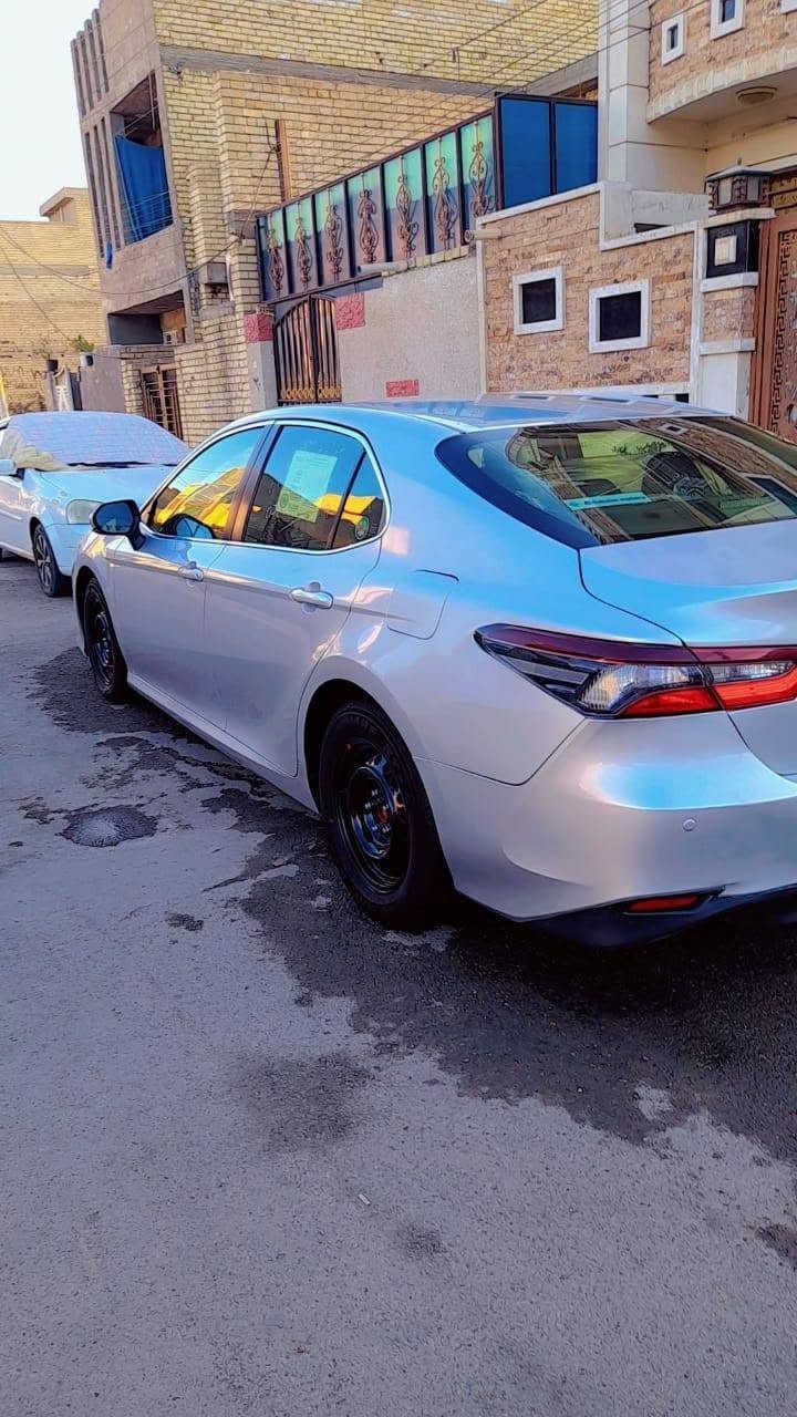 سلام عليكم  كامري موديل 2023 مواصفات LE  مكينه 2500cc
وارد خليجي سونارها  بالصور  سعرها 160. 
رقم صاحب السياره 
‏‪***********‬‏
