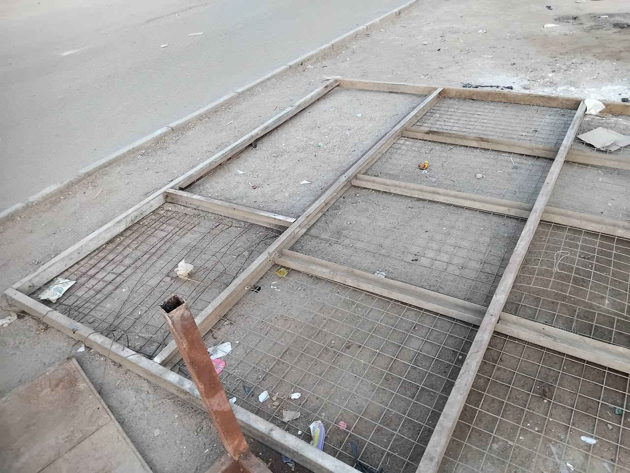 السلام عليكم
يوجد قفص للبيع
المساحه 3×3 مع باب مشبك 
الاتصال ع الرقم ادناه
***********
