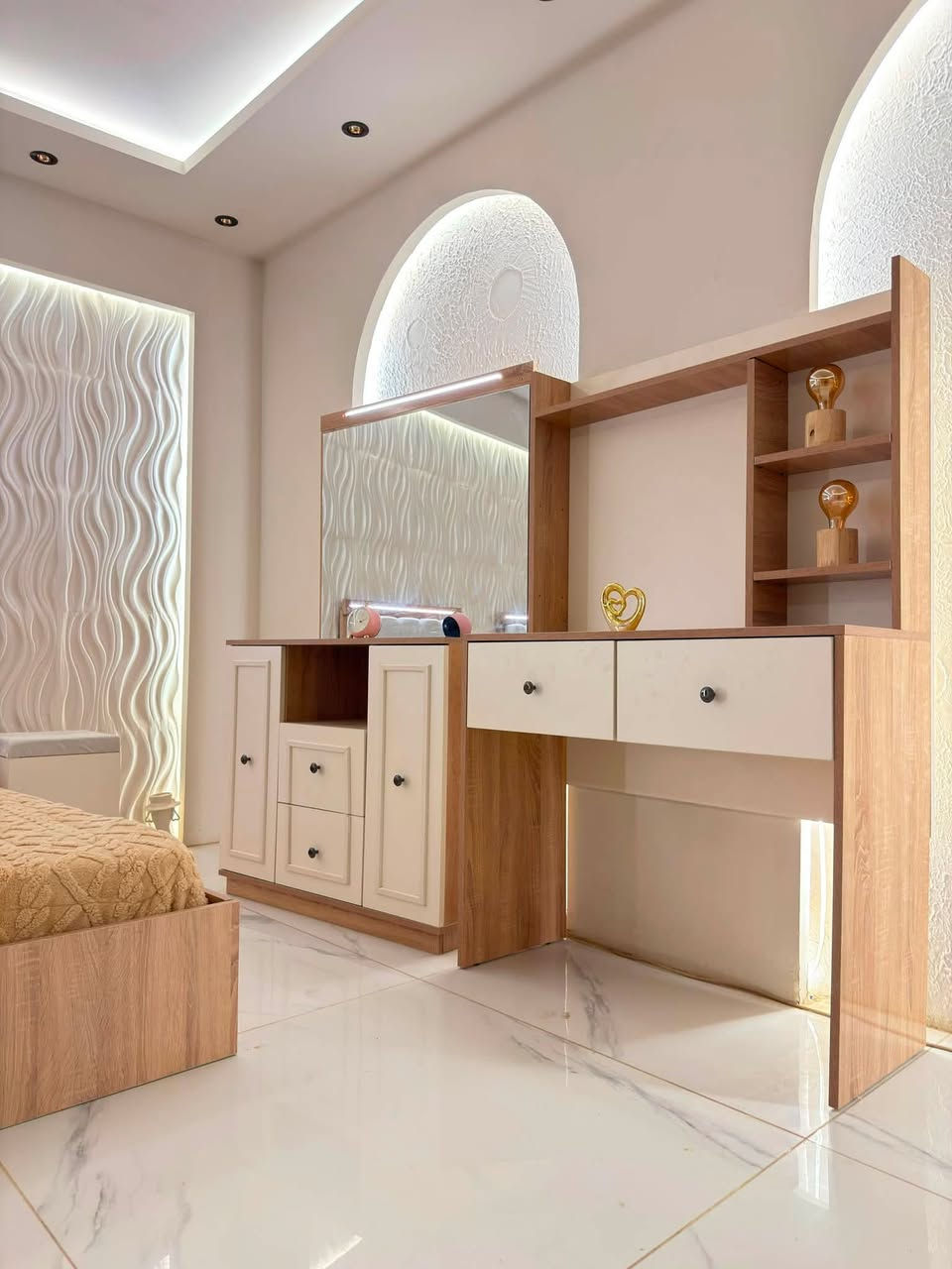 موديل همسة الجديد شبابي 

🛏 7 قطع كاملة
✅ قياس الكنتور 240سم
✅ ارتفاع 210 
✅ ابواب هايدروليك 
✅أناره بل سرير  
✅إناره بل ميز تواليت 

💸💸السعر 930 الف
النقل والتركيب مجاني 🚛🚛
للحجز والاستفسار : ***********
