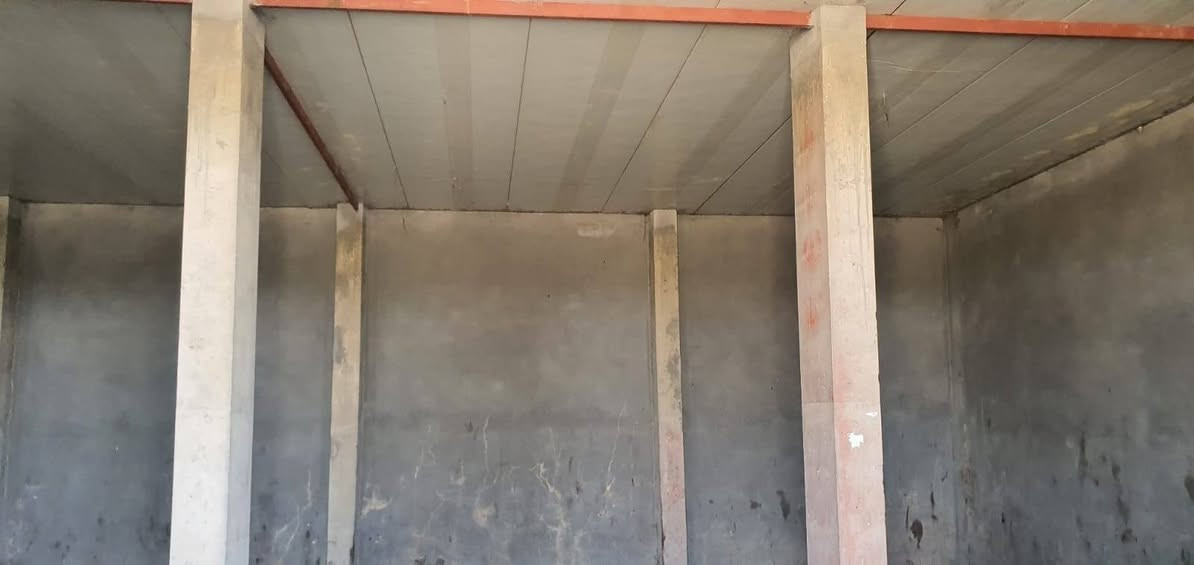 محلات للايجار الصويره طريق المطار للاتصال *********** إيجار كل اوتقطيع حسب الطلب
