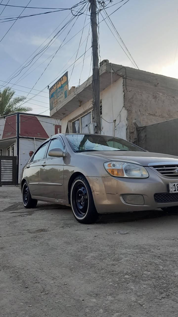 سلام عليكم 
اسبكتره  2007 
السياره جديد معنه الكلمه محرك والكير شادهن جدد تبريد حدادي تخم تاير جديد السياره ماناقصه برغي واليحب يستفسر اكثر يتصل ***********
