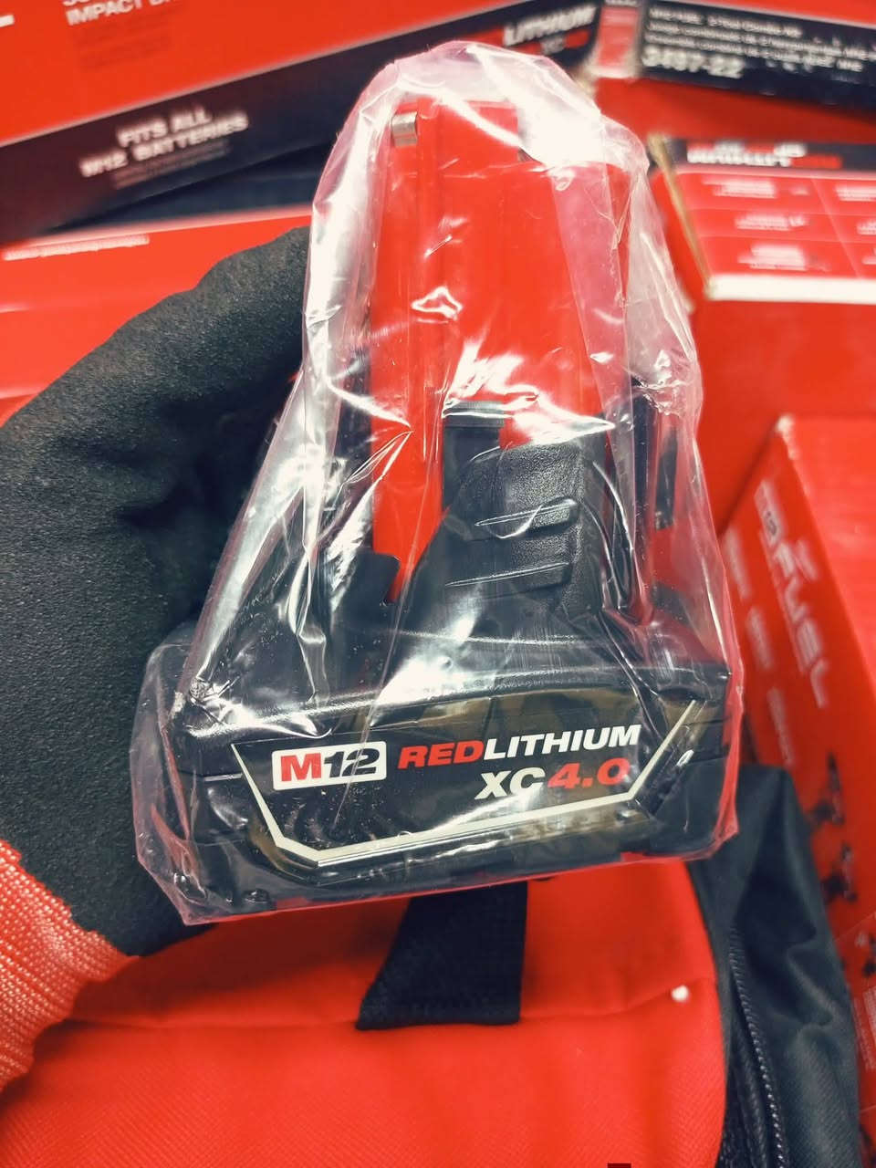 ملواكي M12 • امباكت • بطاريات ٢ و ٤ أمبير