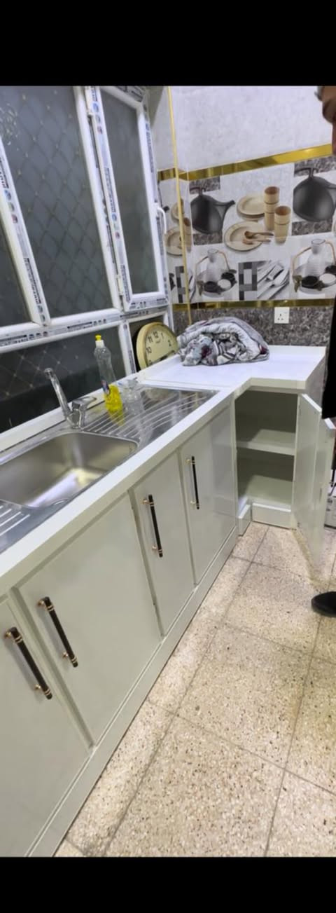 السلام عليكم 
كاونتر ٥ مترات وشويه تسكام ونظيف اللون ابيض ارضي بدون ملحق 
للجادين والي عاجبهم تواصلوا ويانه واتساب 
العنوان النجف الكوفة 

‭***********‬

