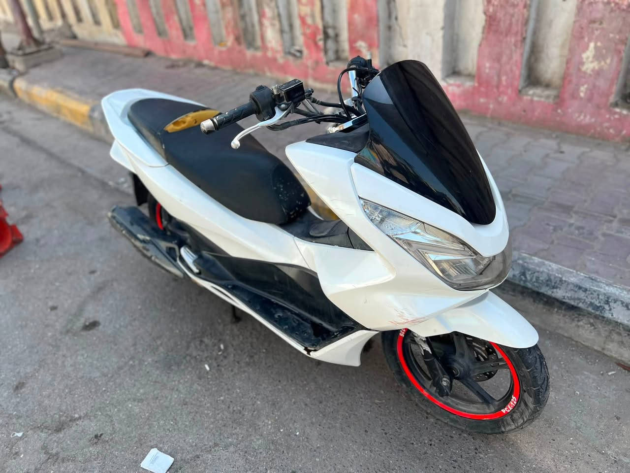 سلام عليك bcx جيل ثاني ياباني مكينه 150 دراجه نضيفه كهربائياتها كلها  شغاله ستاند كهربائي دراجه بيها نقص بريك خلفي فقط دراجها رايدها بمليون و650 وبيها مجال للشراي 
***********
