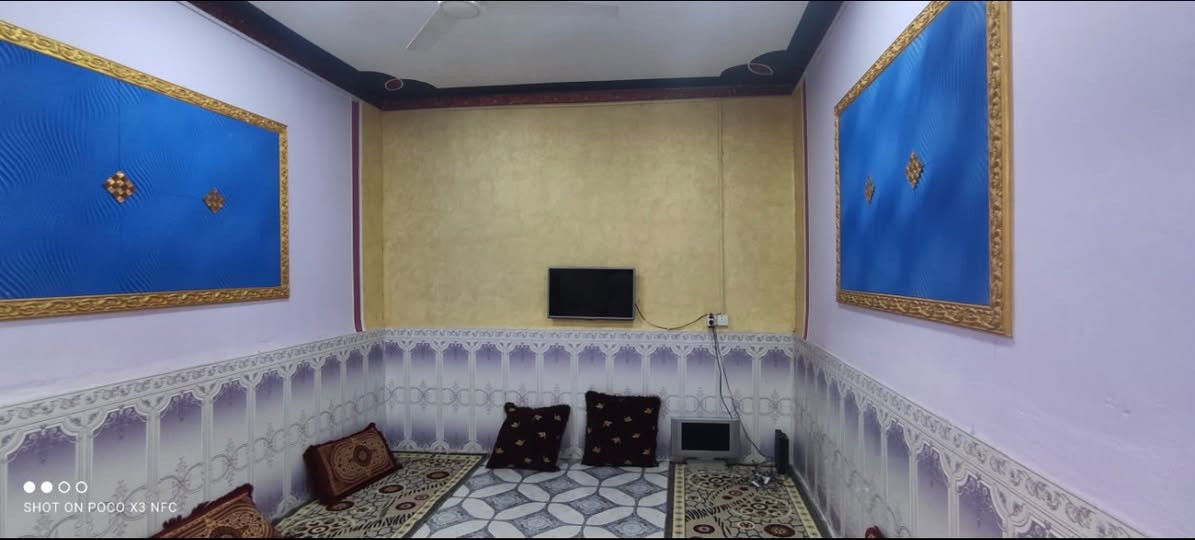 بيت للبيع مساحه م220 طابو صرف البيت نضيف او بناء طابوك مكانه في العكيكه الفرع الثاني يم مدرسة الافق الاهليه البيت (غرفتين -صاله -مطبخ-استقبال -مغاسل داخليه وخارجيه ) او مثل ما موضح لكم بل صور السعر (80) او بي مجال    ***********

نص مكتوب في الصور:
- SHOT ON POCO X3 NFC