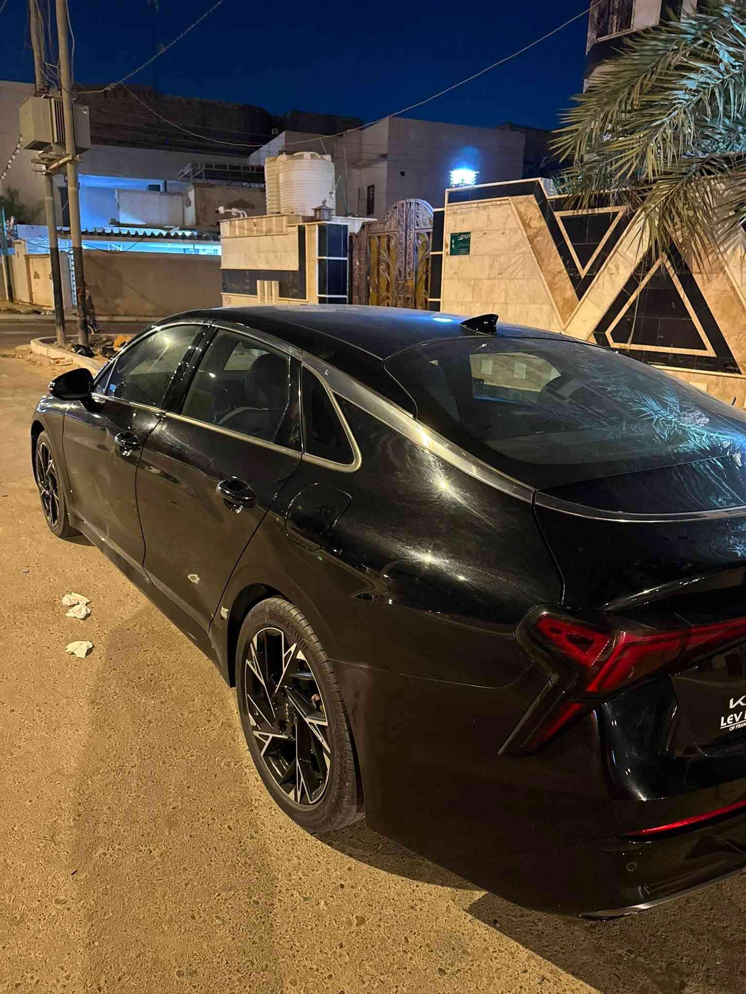 اخوان K5 للبيع موديل 25 محرك 2500 تنفس طبيعي لون رمادي مميز
السياره خير من الله كير مكينه كفاله حادث السياره بس بنيد مبدل نفس الون بلاد بدون دواخل ليرباك بس دركه 

مواصفات السياره فوووول بدون 

رادارات 

حساسات

نقطع عمياء

شاشه متصله 

عداد الكتروني 

شاحن لاسلكي

تحديد مسار 

قياده ذاتيه 

كشافات امامي خلفي

مري جانبيه هيتر

اوتو هولد

هندبريك كهرباء

جام اوتو 

حساس خافي 

وحساس امامي

كامرا دواره360

كاربلي بلوتوث

ممشه سياره ٣٠  الف 

 رقم شهداء  بغداد  

مكاني بصره زبير ***********

نص مكتوب في الصور:
- KNAG64J77S5296007