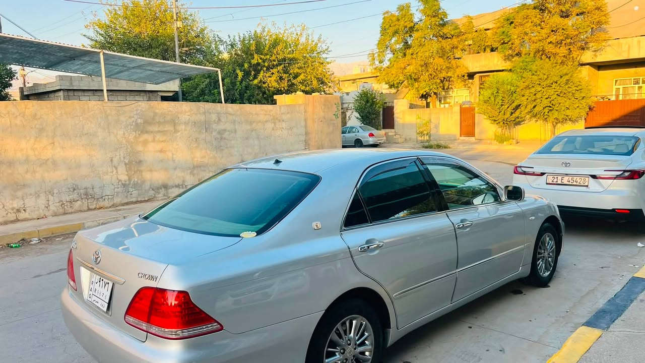 شاهينه ٢٠٠٥گه وره به گه وري ٣ دوگمه  ناوزه رد  موس ديناري مسروفي نييه فول مه سروف كراو مالي دؤسته
بؤنرخ تيل بكه  وه تساپ ڤايبه ر ***********
***********
