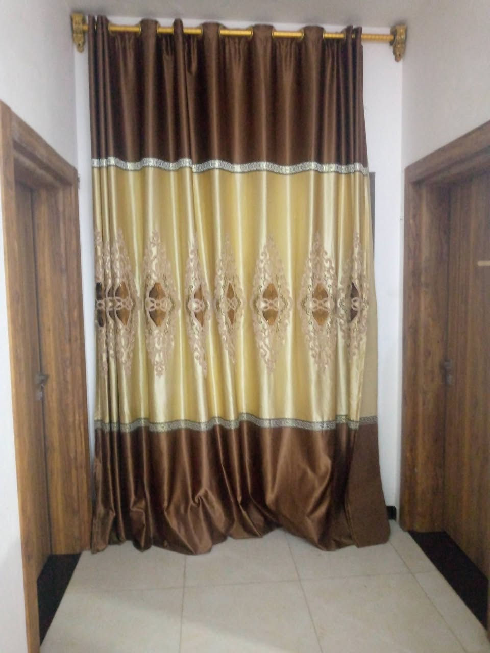بيت للرهن في مجمع ابو تراب السكني مساحه 200م مدةالسكن سنه او سنتين 
للاستفسار ***********
