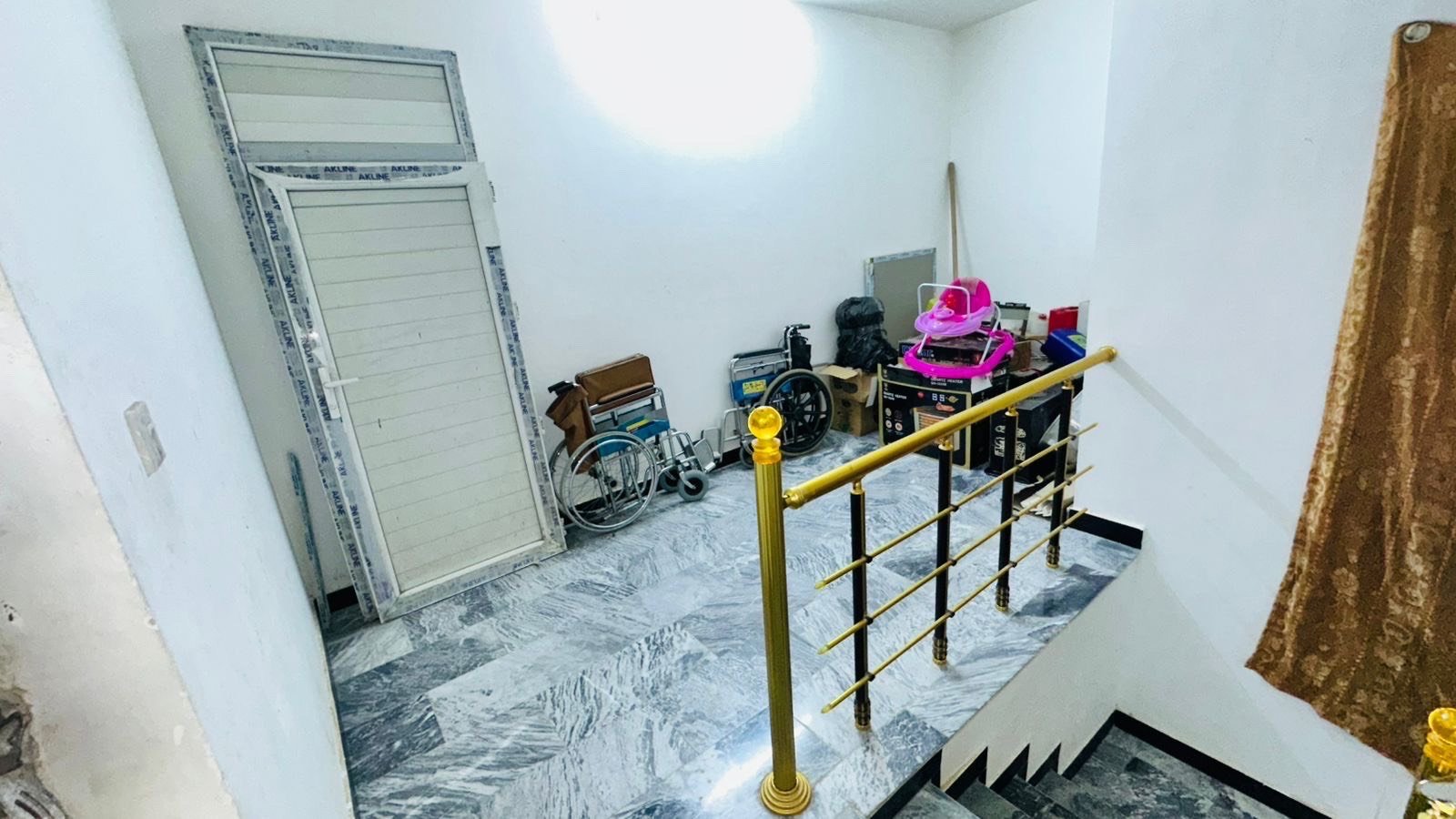 بيت للبيع • كوريريش شارع مخابز • ٢٠٠م