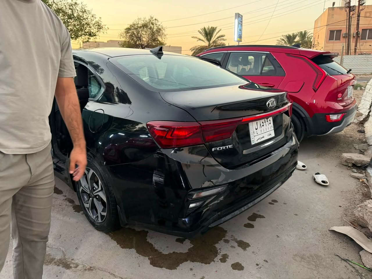 السلام عليكم كيا فورتي موديل 20 للبيع سيارة وارد امريكي حادثها قطعة وحدة حافة البنيد بدون ايرباك محرك 2000 دوش كير محور AT 
مواصفات السيارة عادي ماشية 47 الف ميل رقم بغداد باسمي ادامة كاملة كلشي 
بالعراق 3 قطع بارد شي بسيط موضح بالصور المنشورة 
مكان السيارة بغداد حي الاعلام 
السعر 124 وبي مجال بسيط
نقص فقط شاشة عدا ذلك مكفولة من كلشي 
للتواصل والاستفسار ***********

